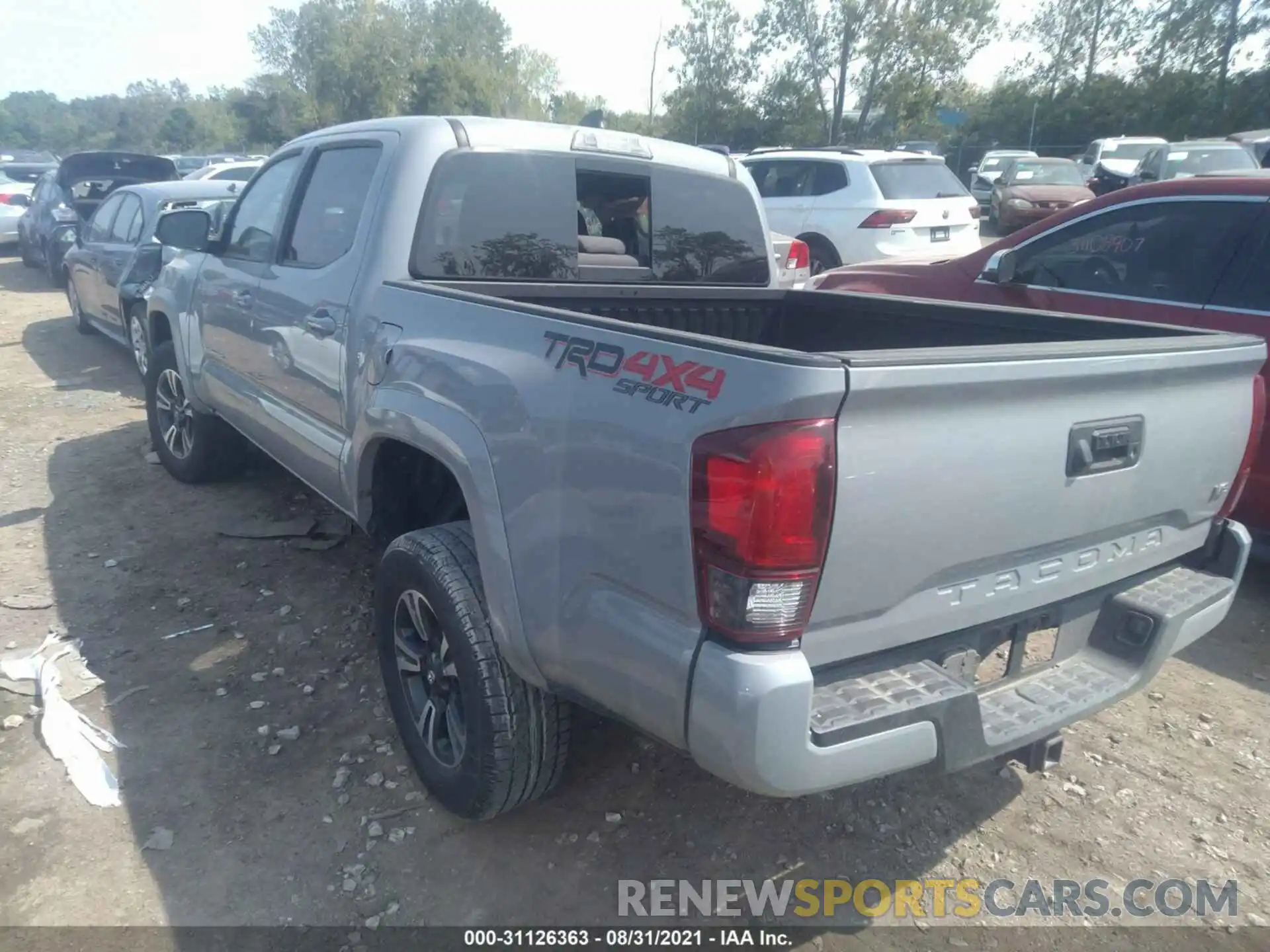 3 Фотография поврежденного автомобиля 5TFCZ5ANXKX187042 TOYOTA TACOMA 4WD 2019