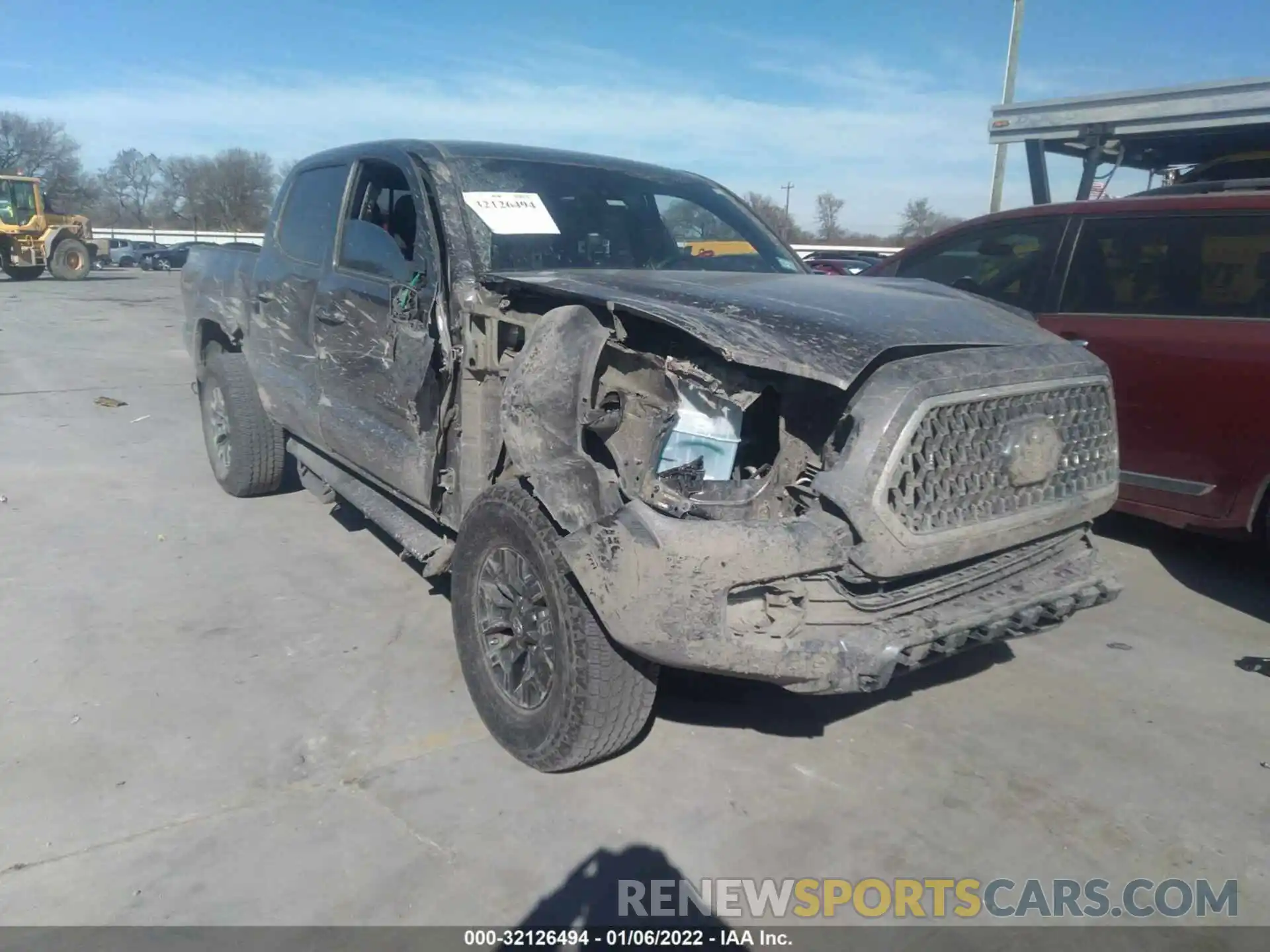 1 Photograph of a damaged car 5TFCZ5ANXKX194380 TOYOTA TACOMA 4WD 2019