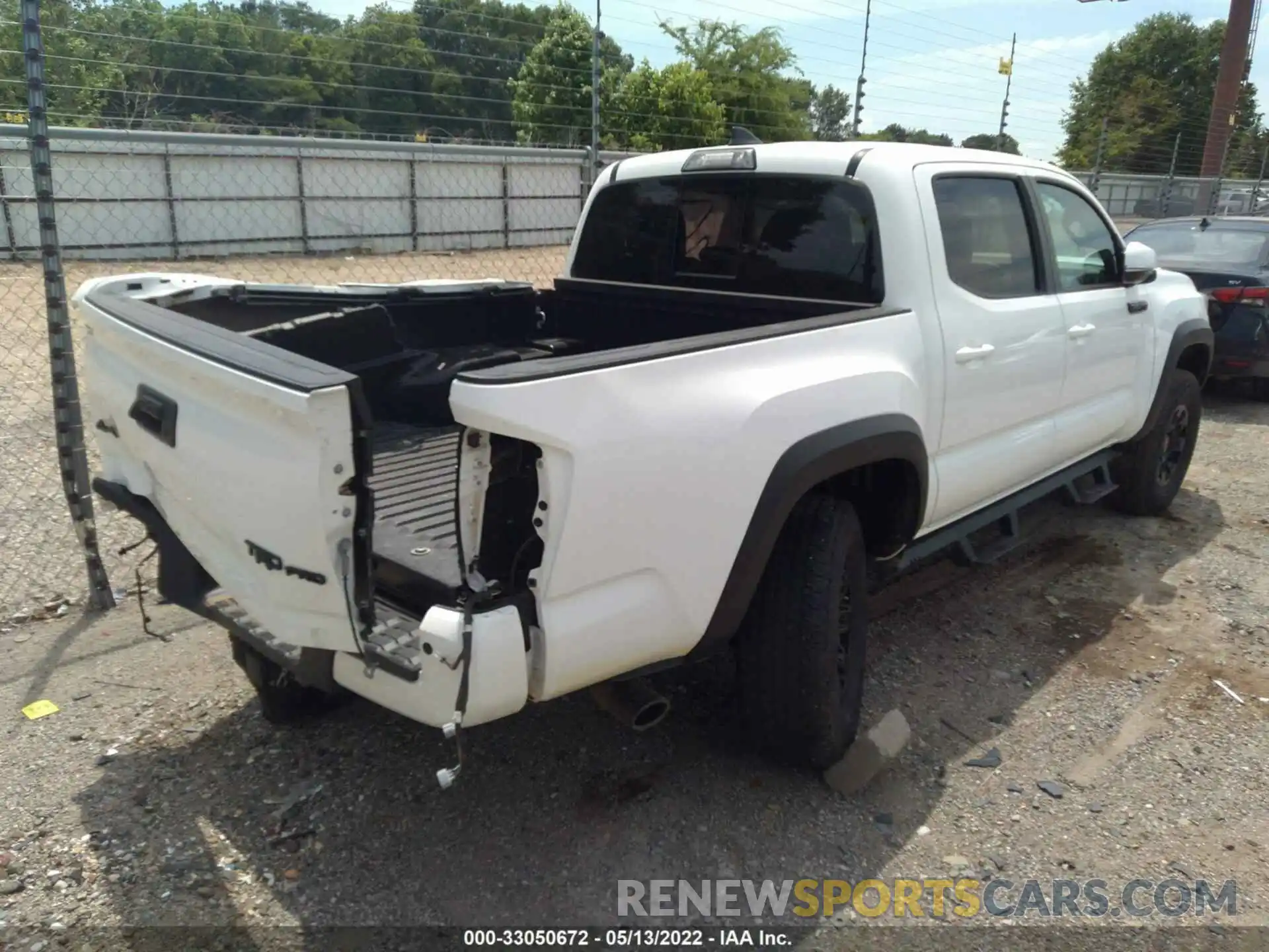 4 Photograph of a damaged car 5TFCZ5ANXKX197067 TOYOTA TACOMA 4WD 2019