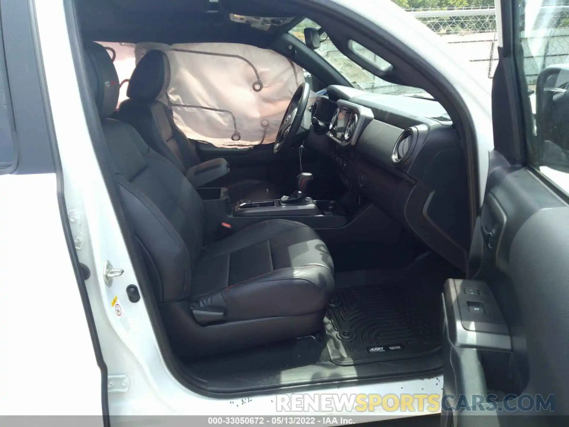 5 Photograph of a damaged car 5TFCZ5ANXKX197067 TOYOTA TACOMA 4WD 2019