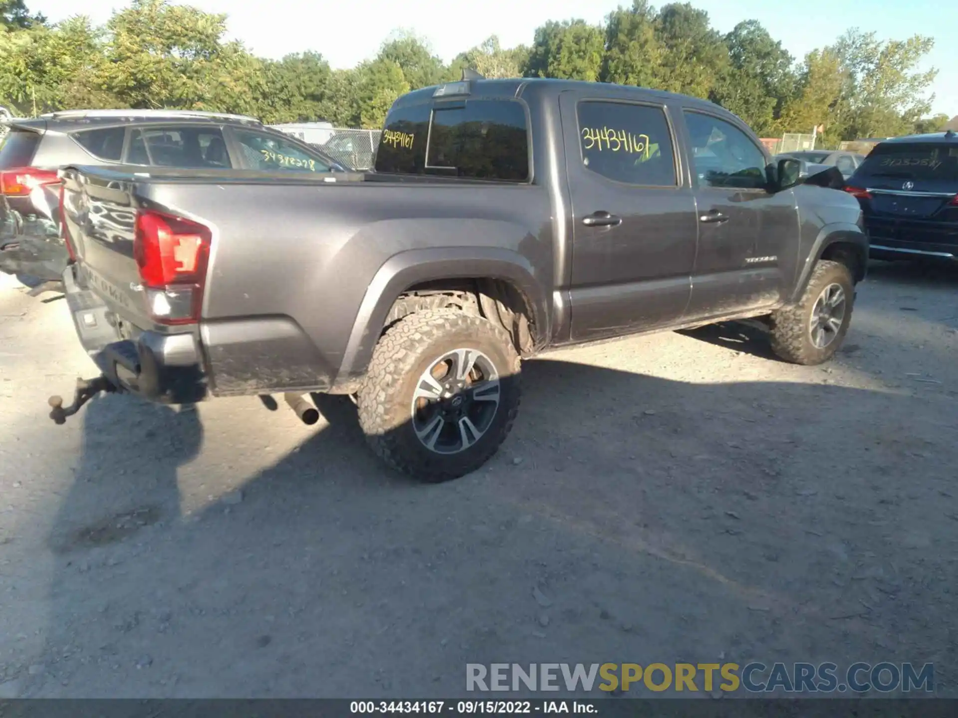 4 Photograph of a damaged car 5TFCZ5ANXKX203997 TOYOTA TACOMA 4WD 2019