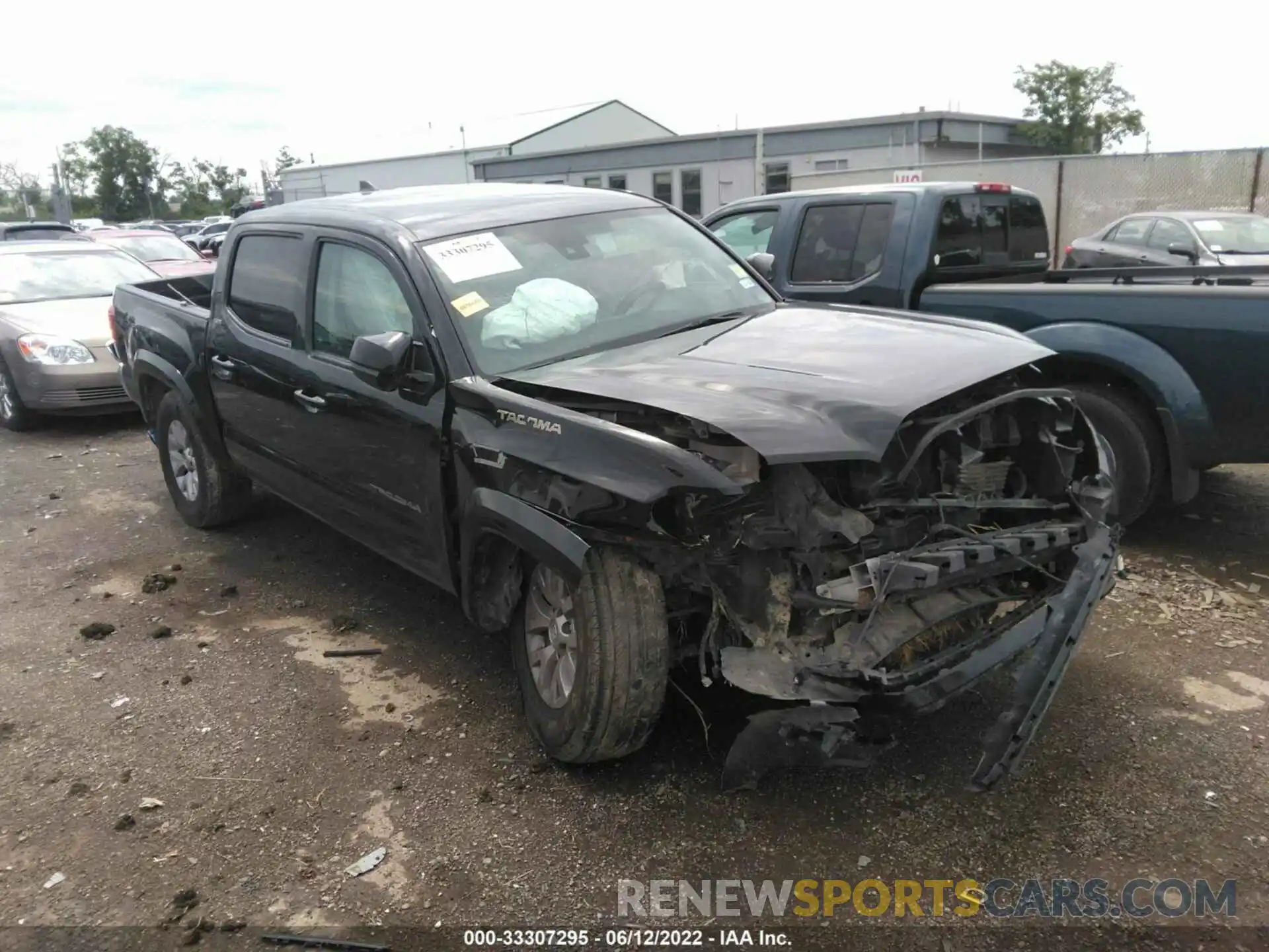 1 Photograph of a damaged car 5TFCZ5ANXKX205068 TOYOTA TACOMA 4WD 2019