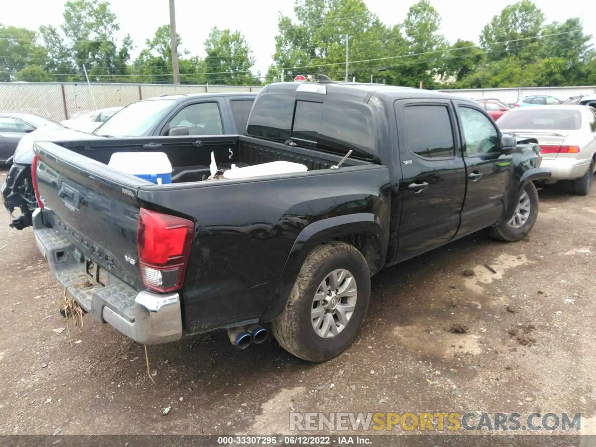 4 Photograph of a damaged car 5TFCZ5ANXKX205068 TOYOTA TACOMA 4WD 2019