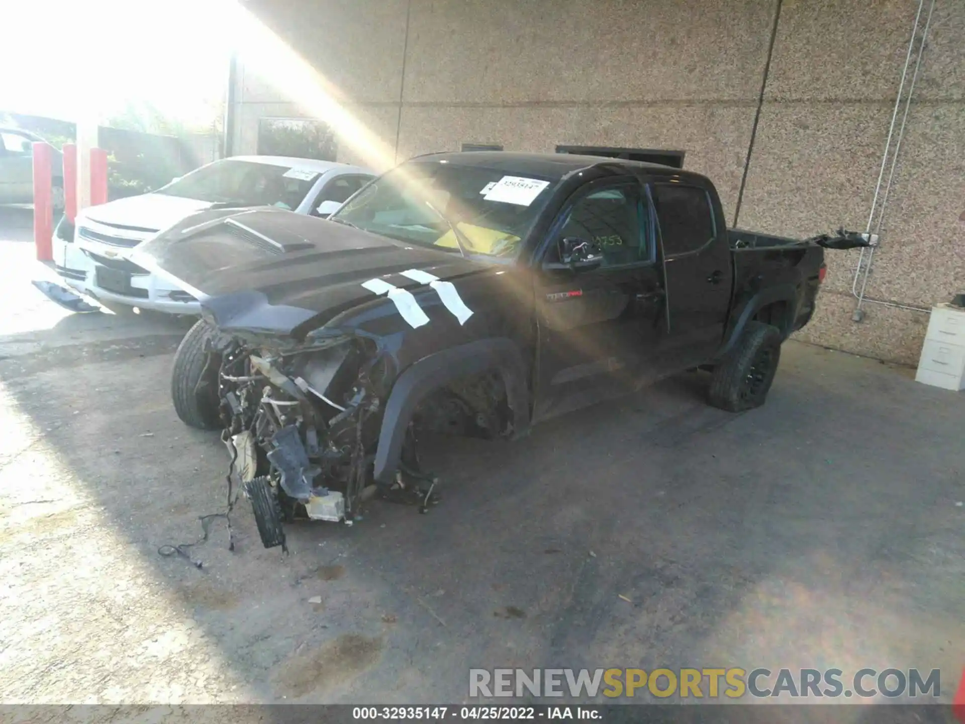 2 Photograph of a damaged car 5TFCZ5ANXKX205202 TOYOTA TACOMA 4WD 2019