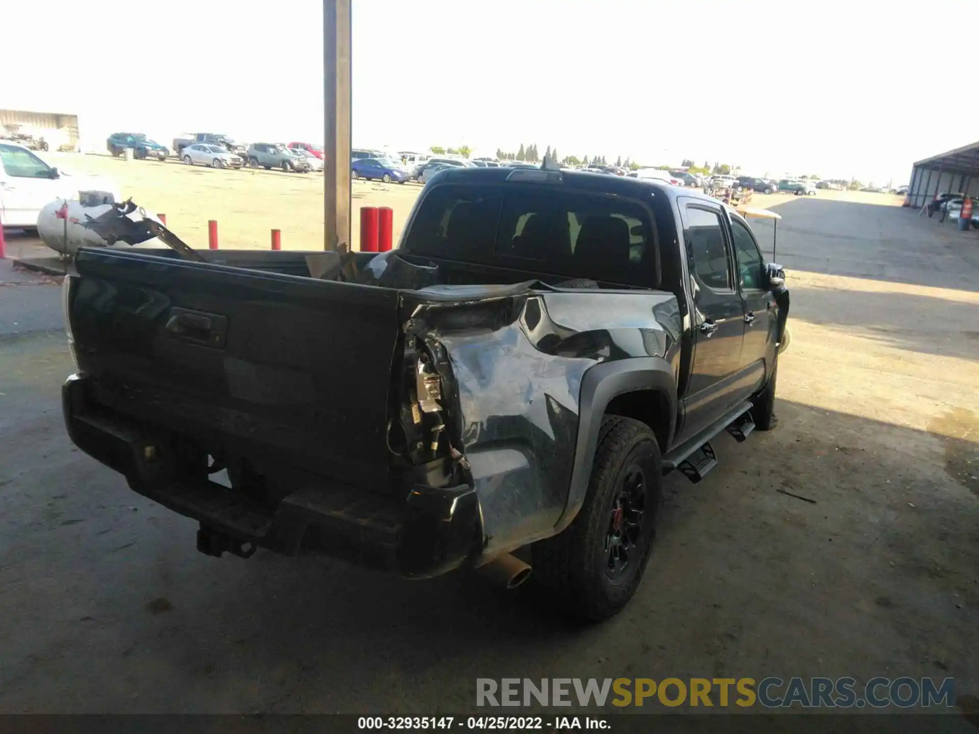 4 Photograph of a damaged car 5TFCZ5ANXKX205202 TOYOTA TACOMA 4WD 2019