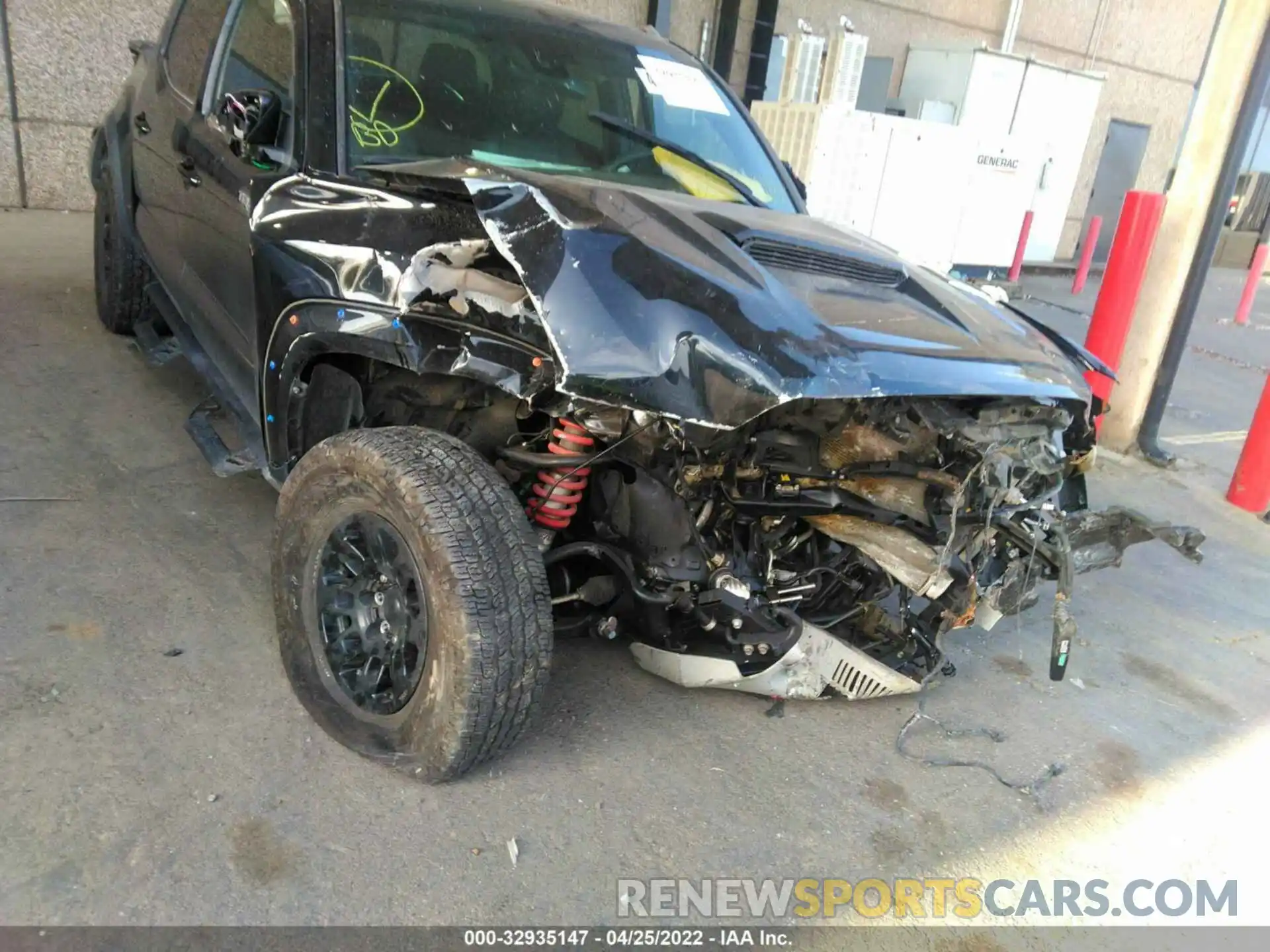 6 Фотография поврежденного автомобиля 5TFCZ5ANXKX205202 TOYOTA TACOMA 4WD 2019