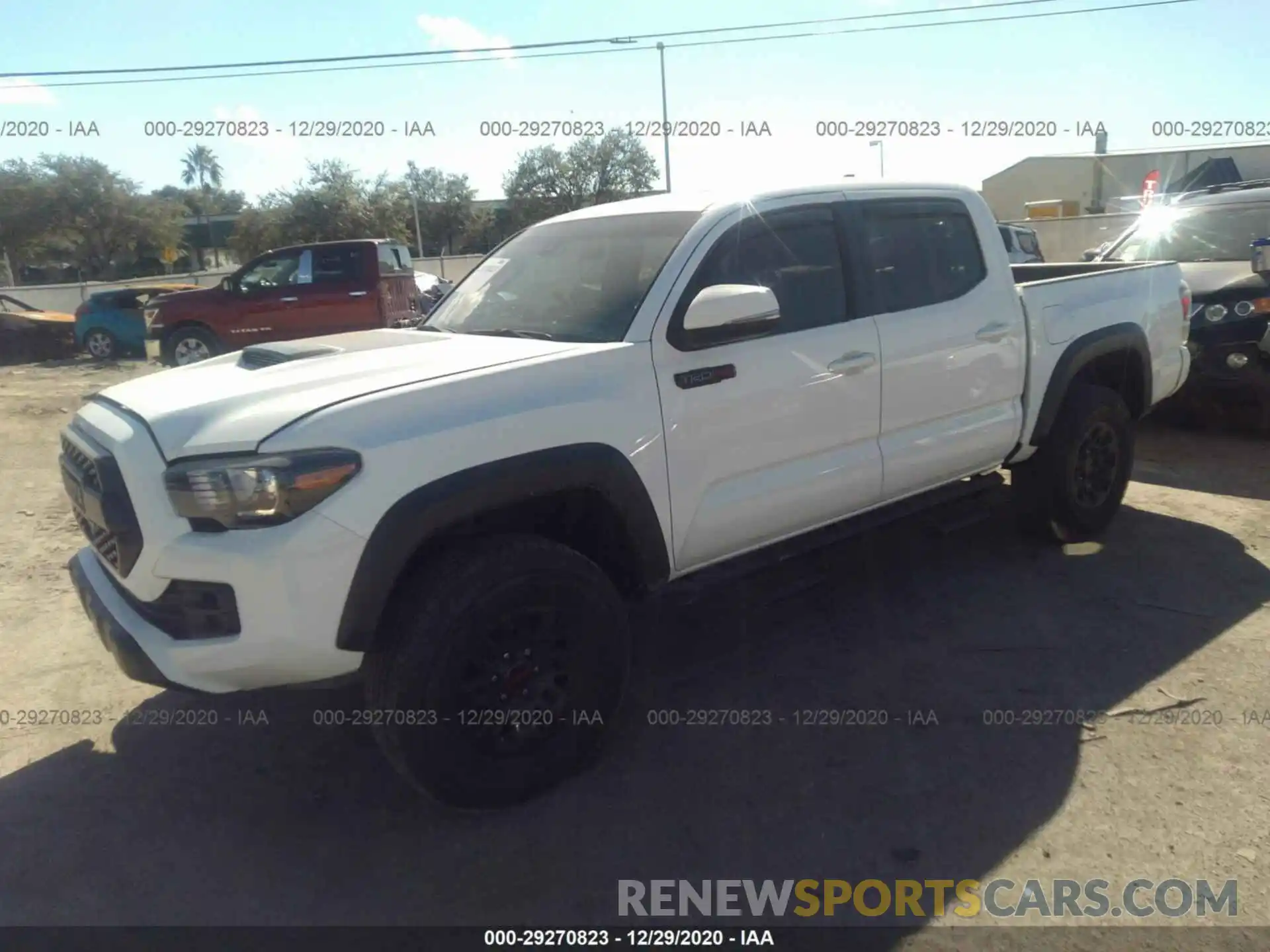 2 Фотография поврежденного автомобиля 5TFCZ5ANXKX209640 TOYOTA TACOMA 4WD 2019