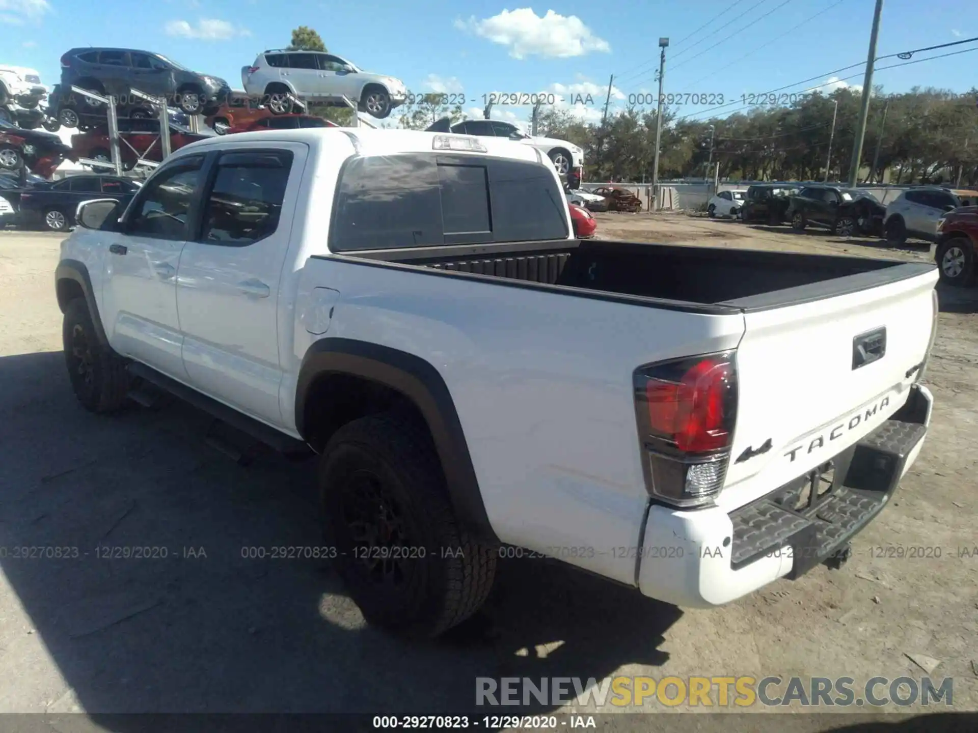 3 Фотография поврежденного автомобиля 5TFCZ5ANXKX209640 TOYOTA TACOMA 4WD 2019