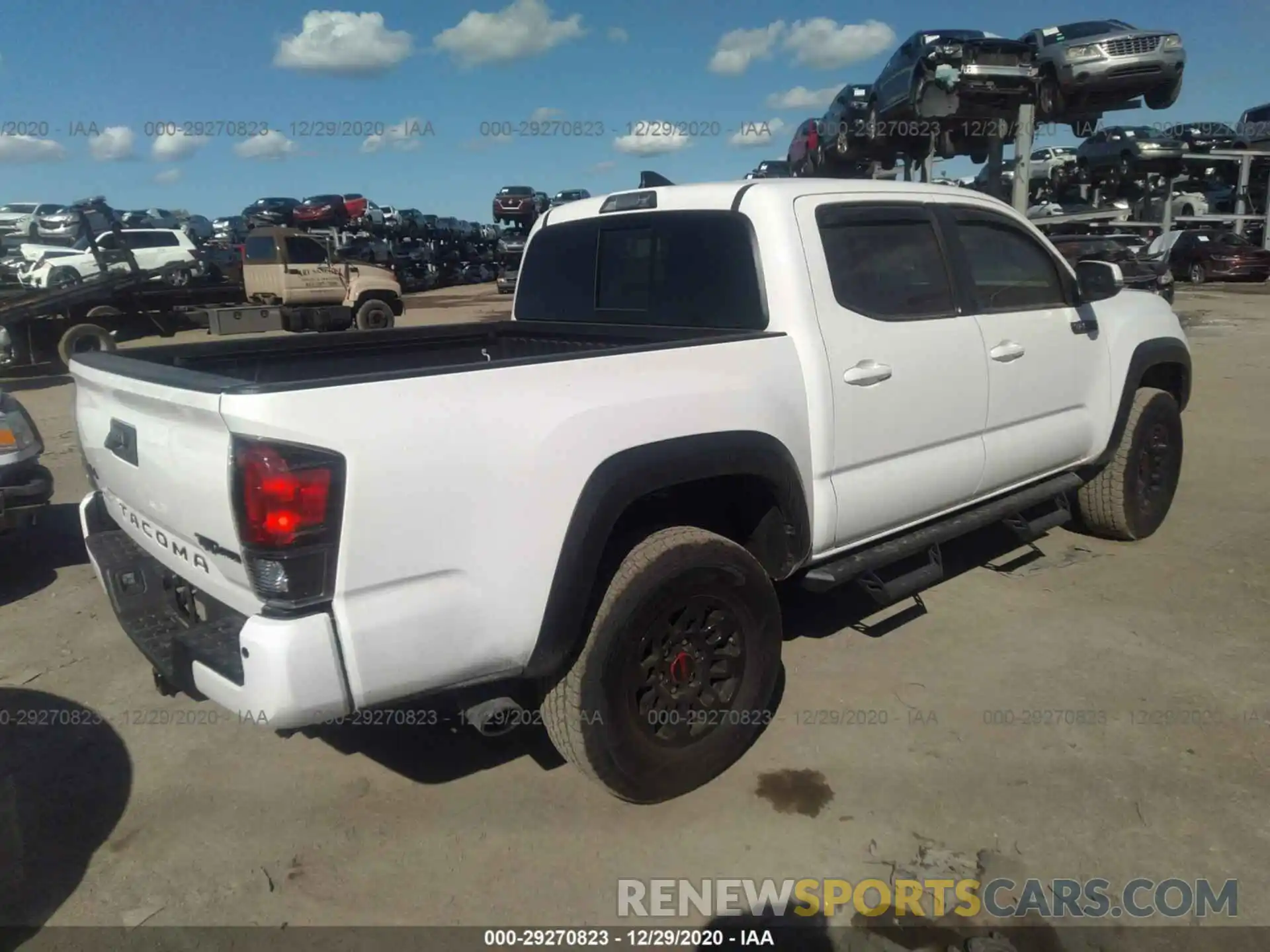 4 Фотография поврежденного автомобиля 5TFCZ5ANXKX209640 TOYOTA TACOMA 4WD 2019