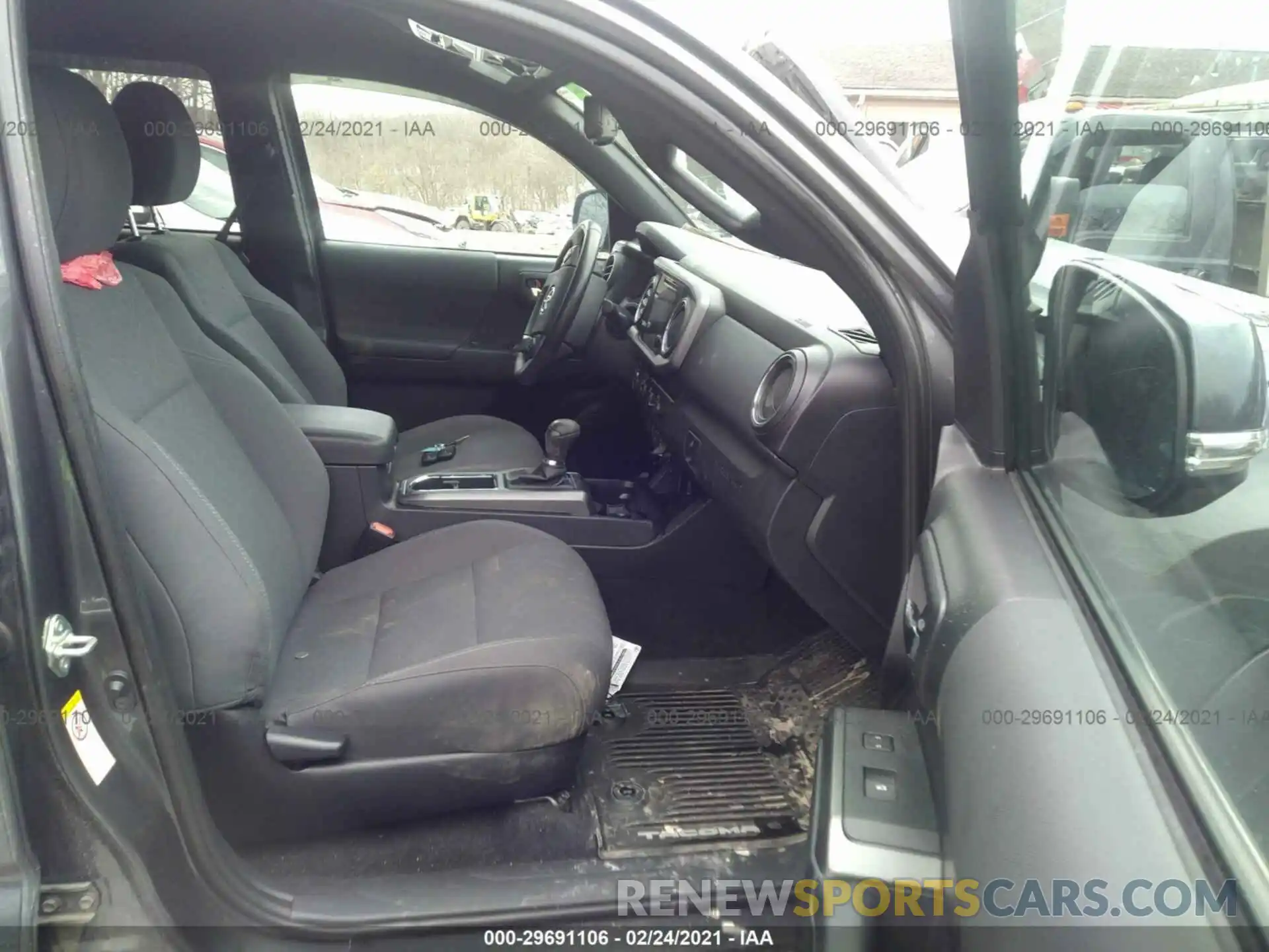 5 Photograph of a damaged car 5TFCZ5ANXKX210321 TOYOTA TACOMA 4WD 2019