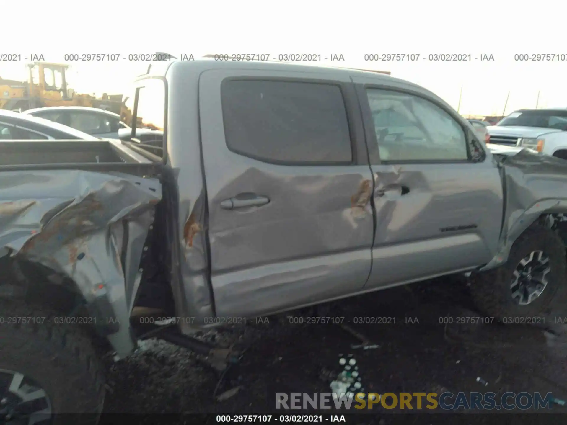 6 Фотография поврежденного автомобиля 5TFCZ5ANXKX210965 TOYOTA TACOMA 4WD 2019