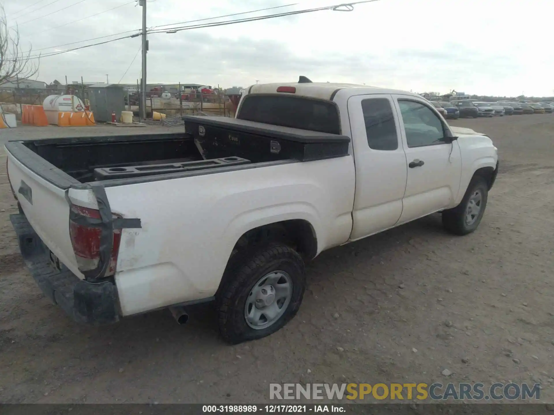 4 Photograph of a damaged car 5TFSX5EN8KX064125 TOYOTA TACOMA 4WD 2019