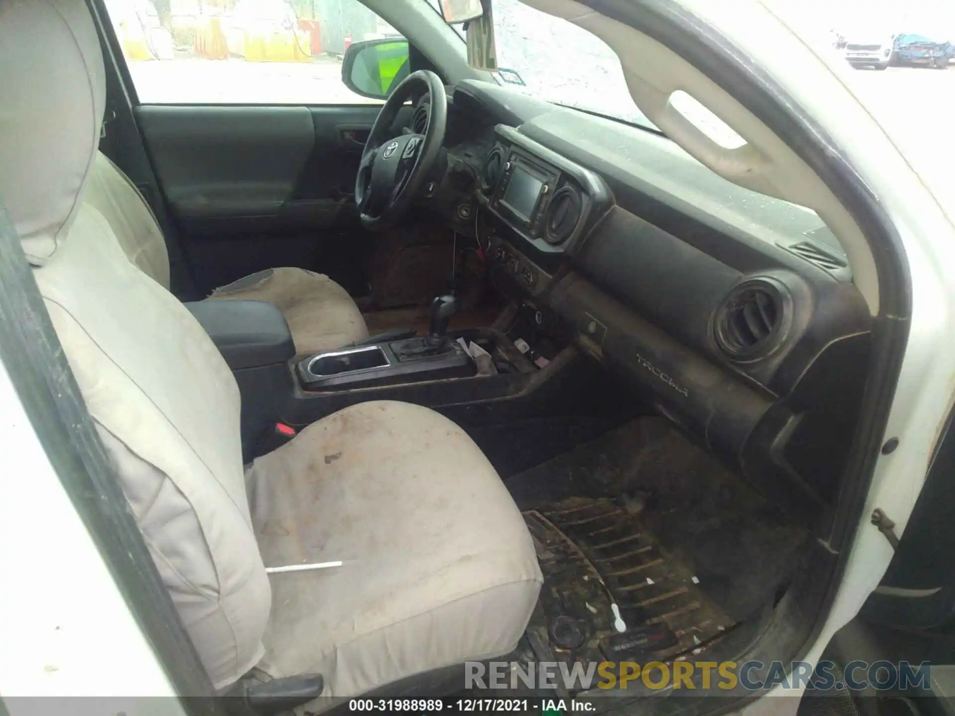 5 Photograph of a damaged car 5TFSX5EN8KX064125 TOYOTA TACOMA 4WD 2019