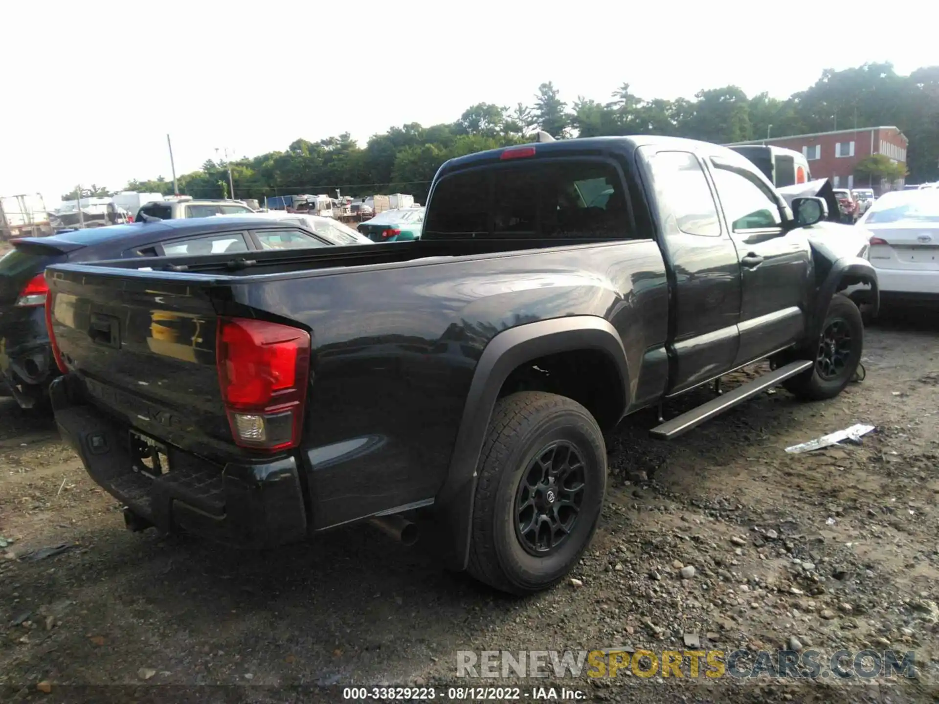 4 Фотография поврежденного автомобиля 5TFSZ5AN0KX202398 TOYOTA TACOMA 4WD 2019