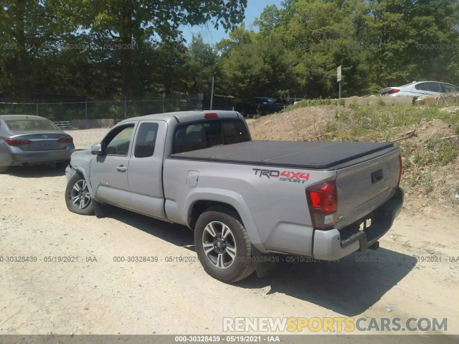 3 Photograph of a damaged car 5TFSZ5AN2KX186284 TOYOTA TACOMA 4WD 2019