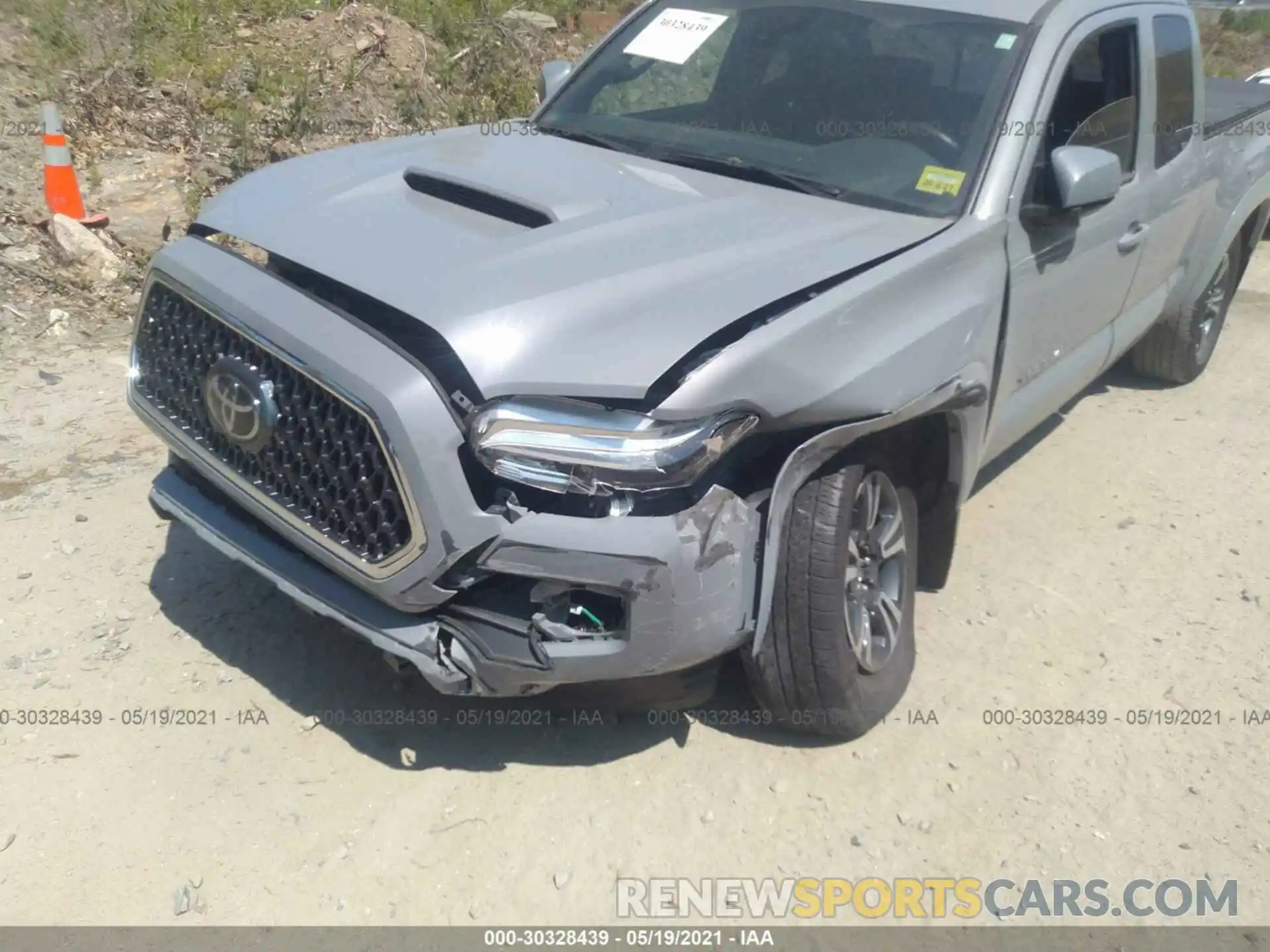 6 Photograph of a damaged car 5TFSZ5AN2KX186284 TOYOTA TACOMA 4WD 2019