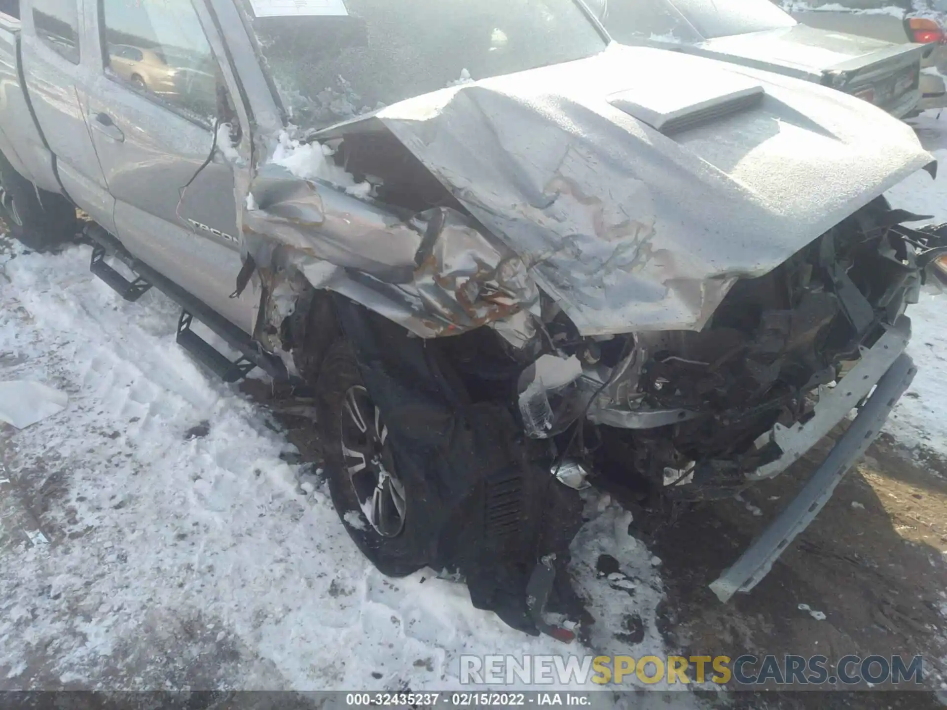 6 Photograph of a damaged car 5TFSZ5AN6KX200624 TOYOTA TACOMA 4WD 2019