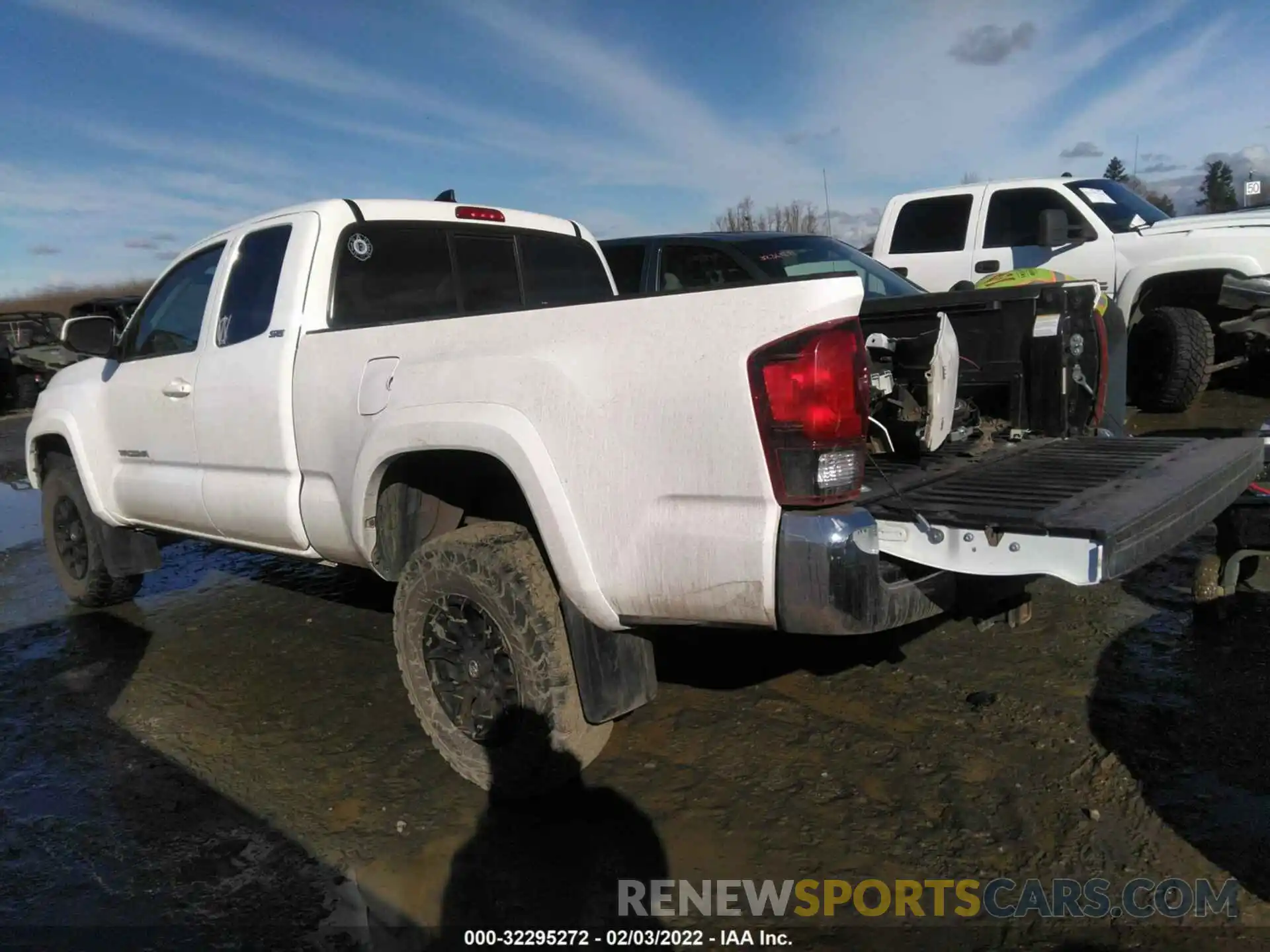 3 Photograph of a damaged car 5TFSZ5AN8KX209504 TOYOTA TACOMA 4WD 2019