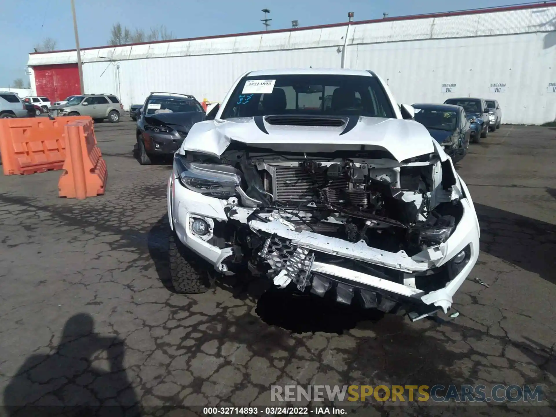 6 Photograph of a damaged car 5TFSZ5AN9KX201637 TOYOTA TACOMA 4WD 2019