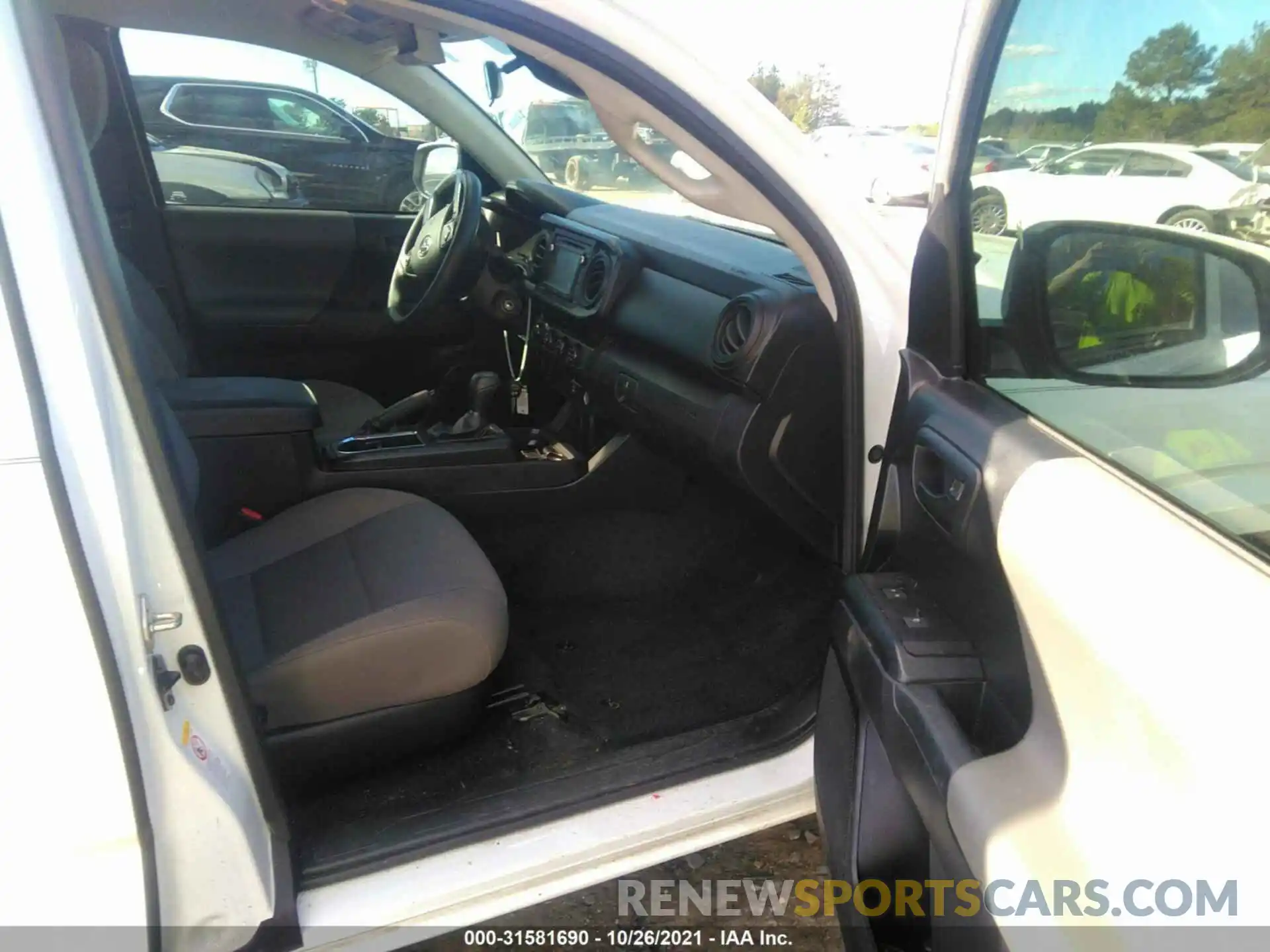 5 Photograph of a damaged car 5TFSZ5ANXKX168051 TOYOTA TACOMA 4WD 2019