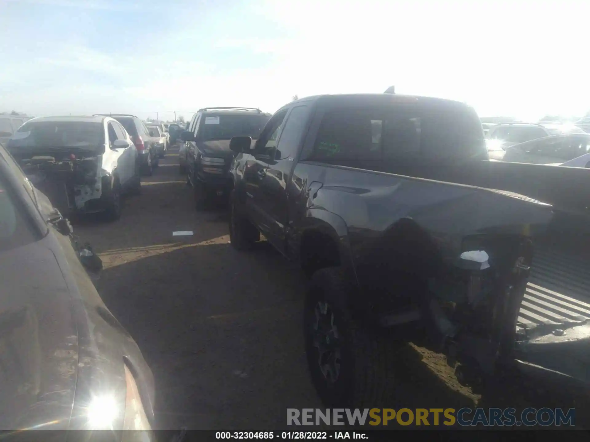 3 Photograph of a damaged car 5TFSZ5ANXKX172021 TOYOTA TACOMA 4WD 2019