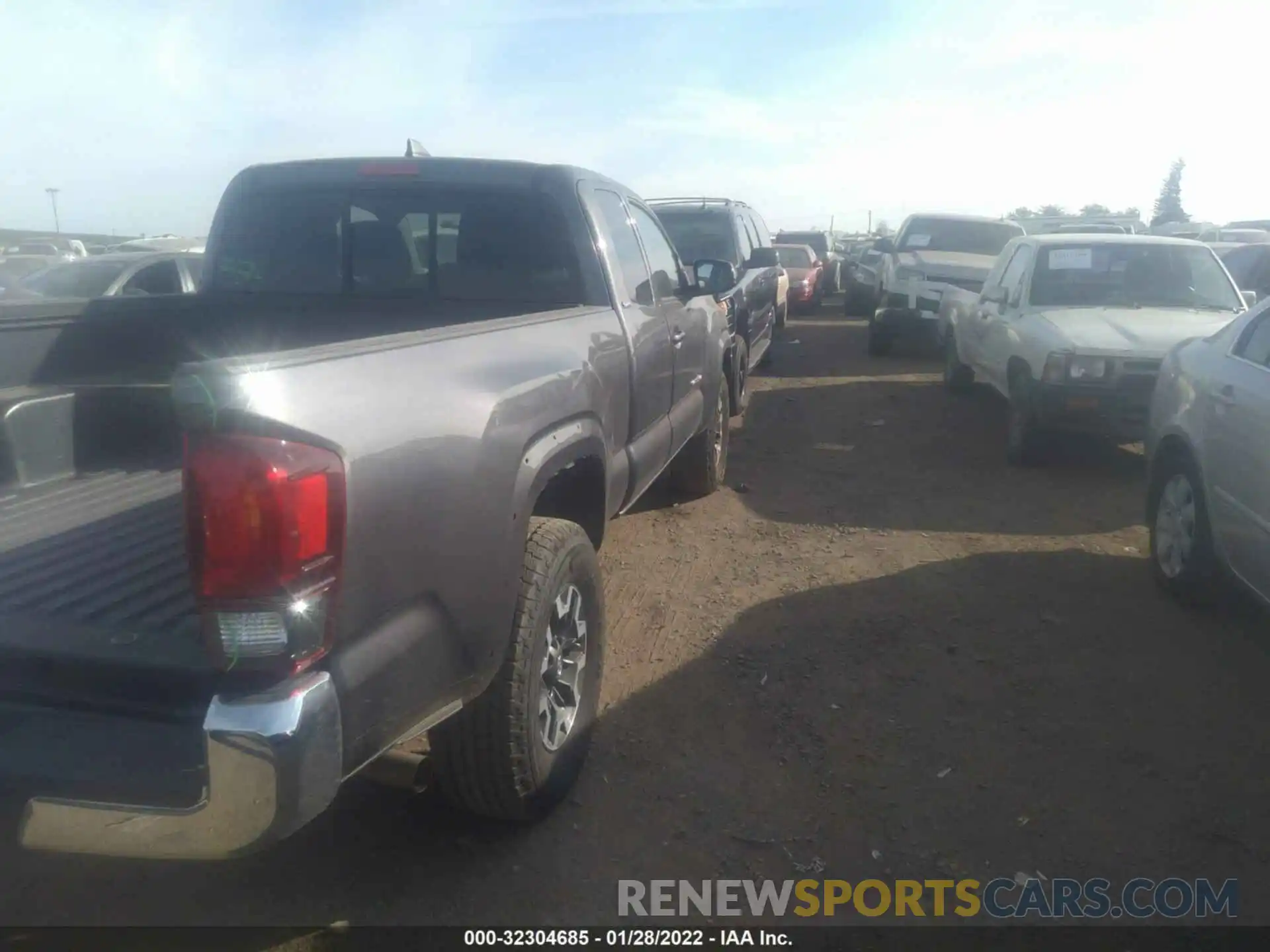 4 Photograph of a damaged car 5TFSZ5ANXKX172021 TOYOTA TACOMA 4WD 2019