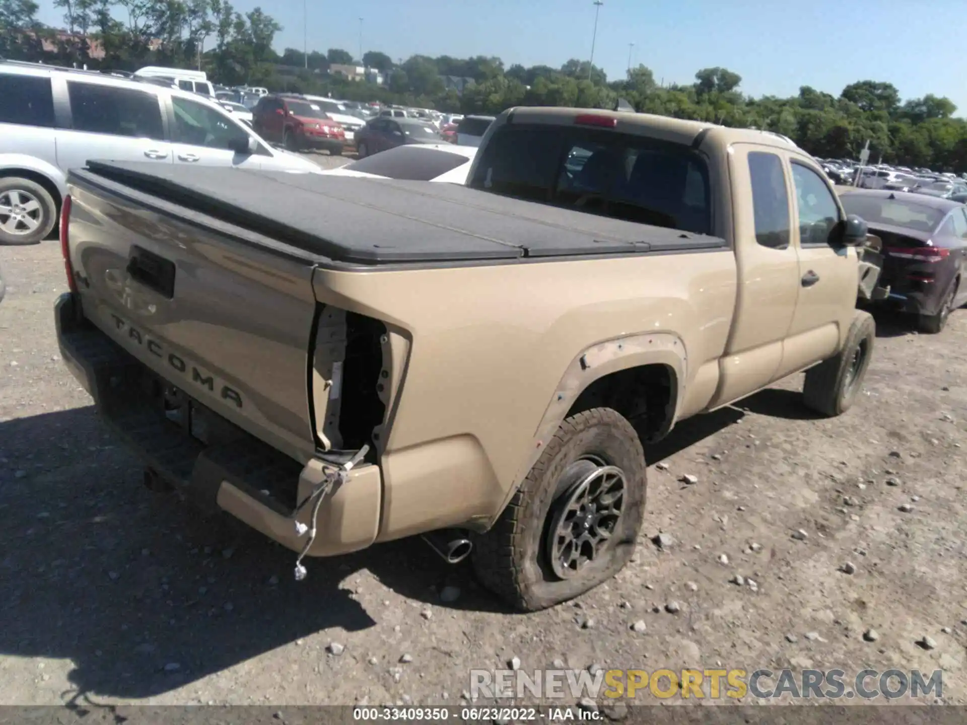 4 Фотография поврежденного автомобиля 5TFSZ5ANXKX176859 TOYOTA TACOMA 4WD 2019