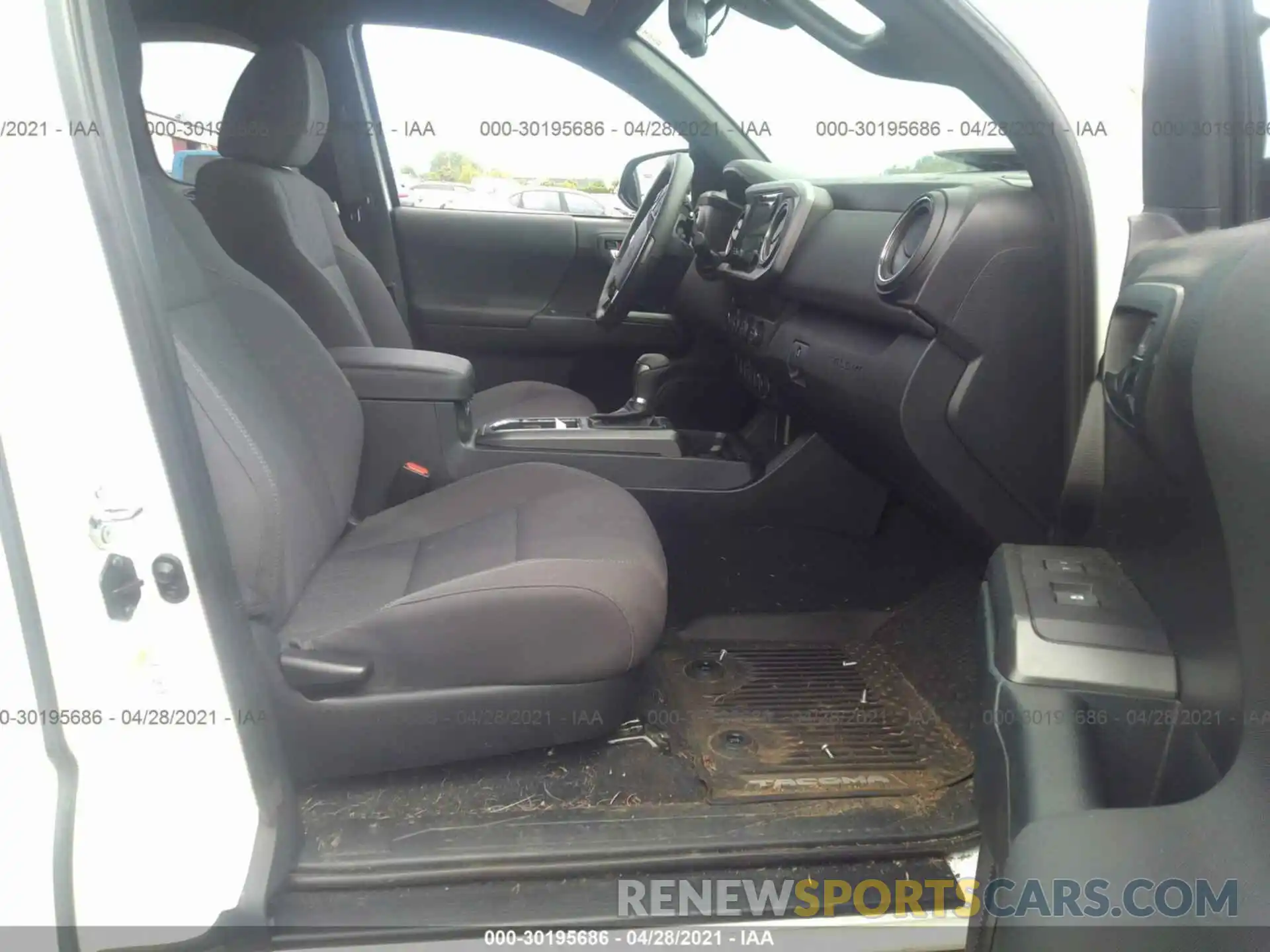 5 Photograph of a damaged car 5TFSZ5ANXKX196738 TOYOTA TACOMA 4WD 2019