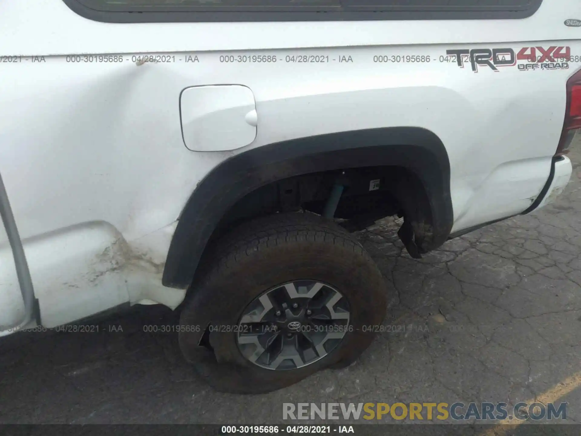 6 Photograph of a damaged car 5TFSZ5ANXKX196738 TOYOTA TACOMA 4WD 2019