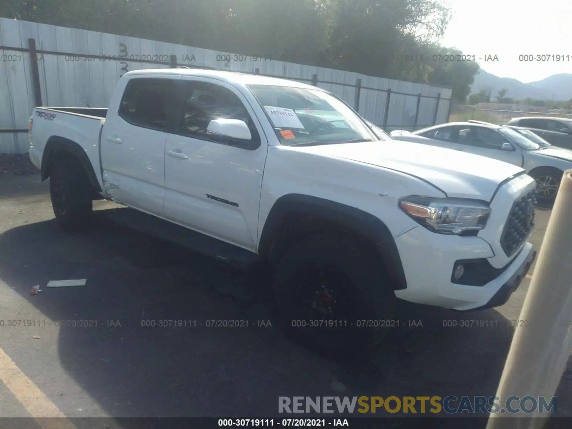 1 Photograph of a damaged car 3TMCZ5AN0LM293068 TOYOTA TACOMA 4WD 2020