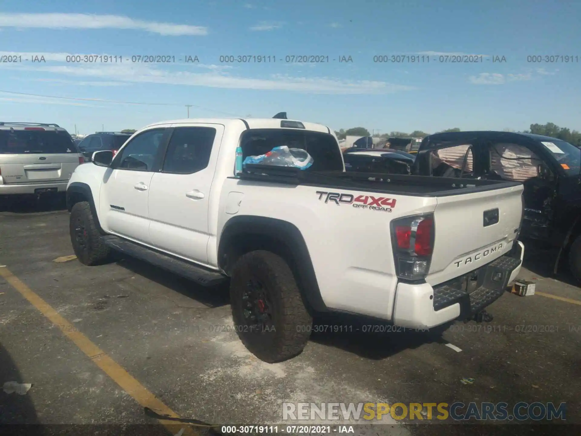 3 Photograph of a damaged car 3TMCZ5AN0LM293068 TOYOTA TACOMA 4WD 2020