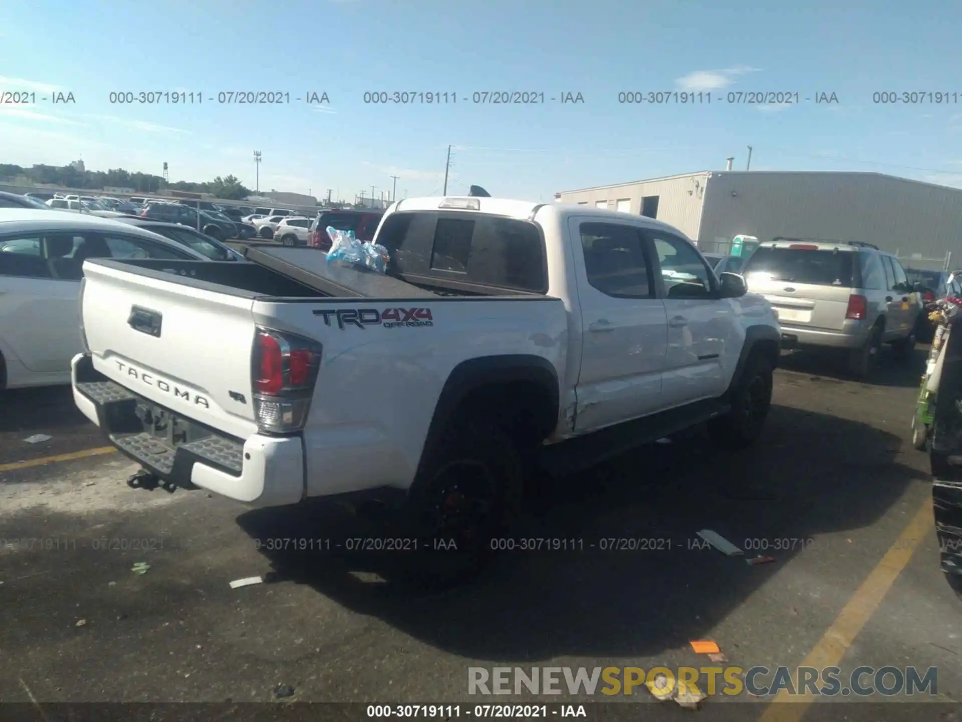 4 Photograph of a damaged car 3TMCZ5AN0LM293068 TOYOTA TACOMA 4WD 2020