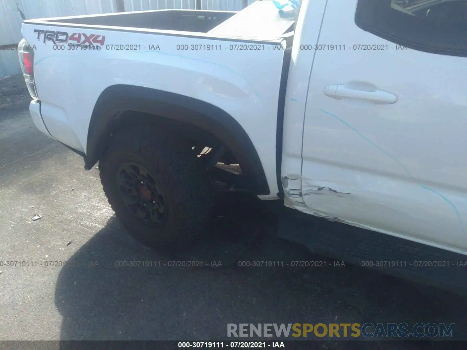 6 Photograph of a damaged car 3TMCZ5AN0LM293068 TOYOTA TACOMA 4WD 2020