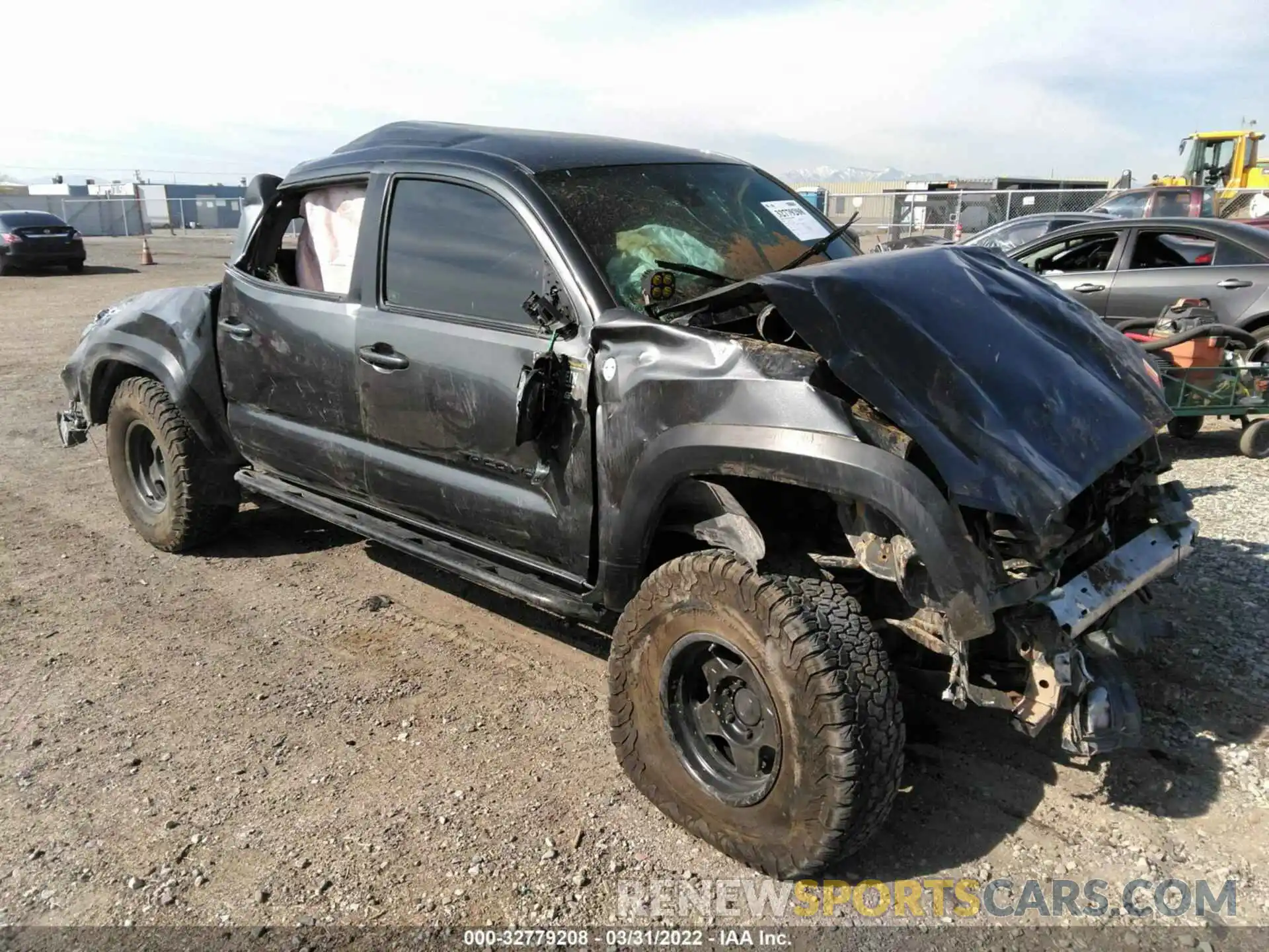 1 Photograph of a damaged car 3TMCZ5AN0LM294561 TOYOTA TACOMA 4WD 2020