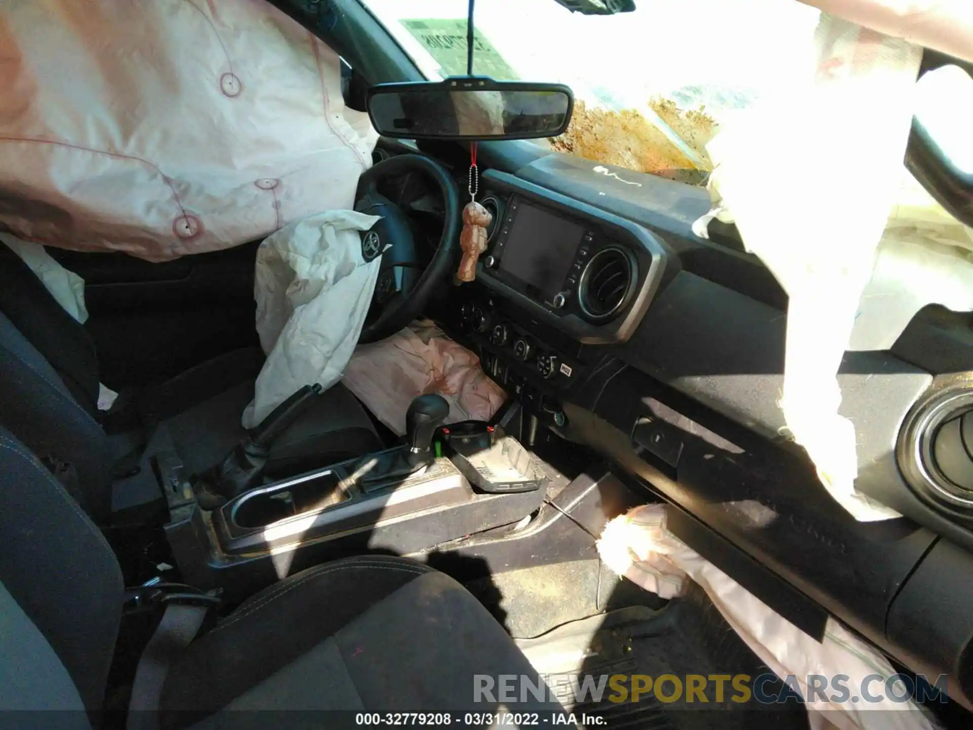 5 Photograph of a damaged car 3TMCZ5AN0LM294561 TOYOTA TACOMA 4WD 2020