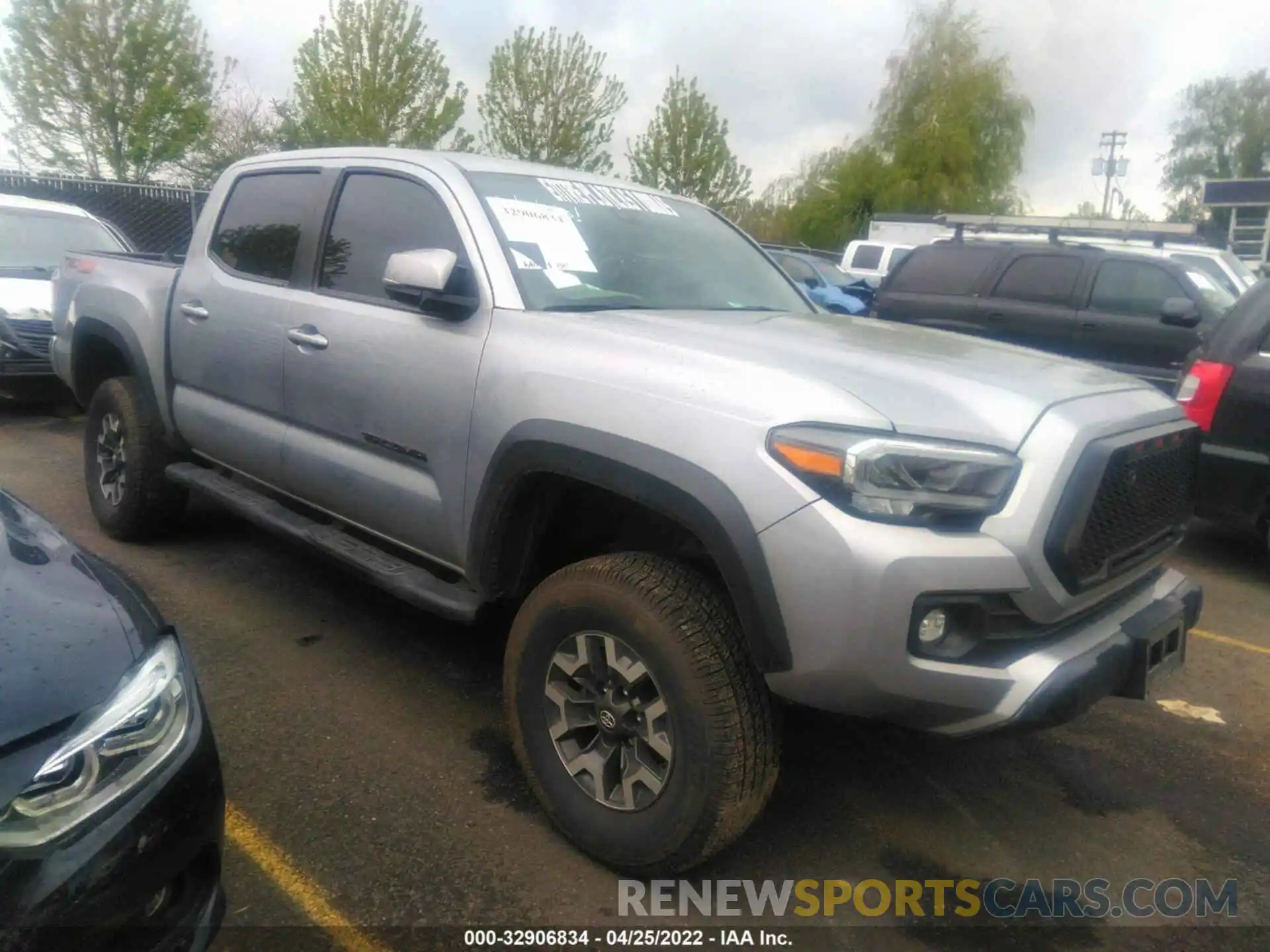 1 Photograph of a damaged car 3TMCZ5AN0LM296293 TOYOTA TACOMA 4WD 2020