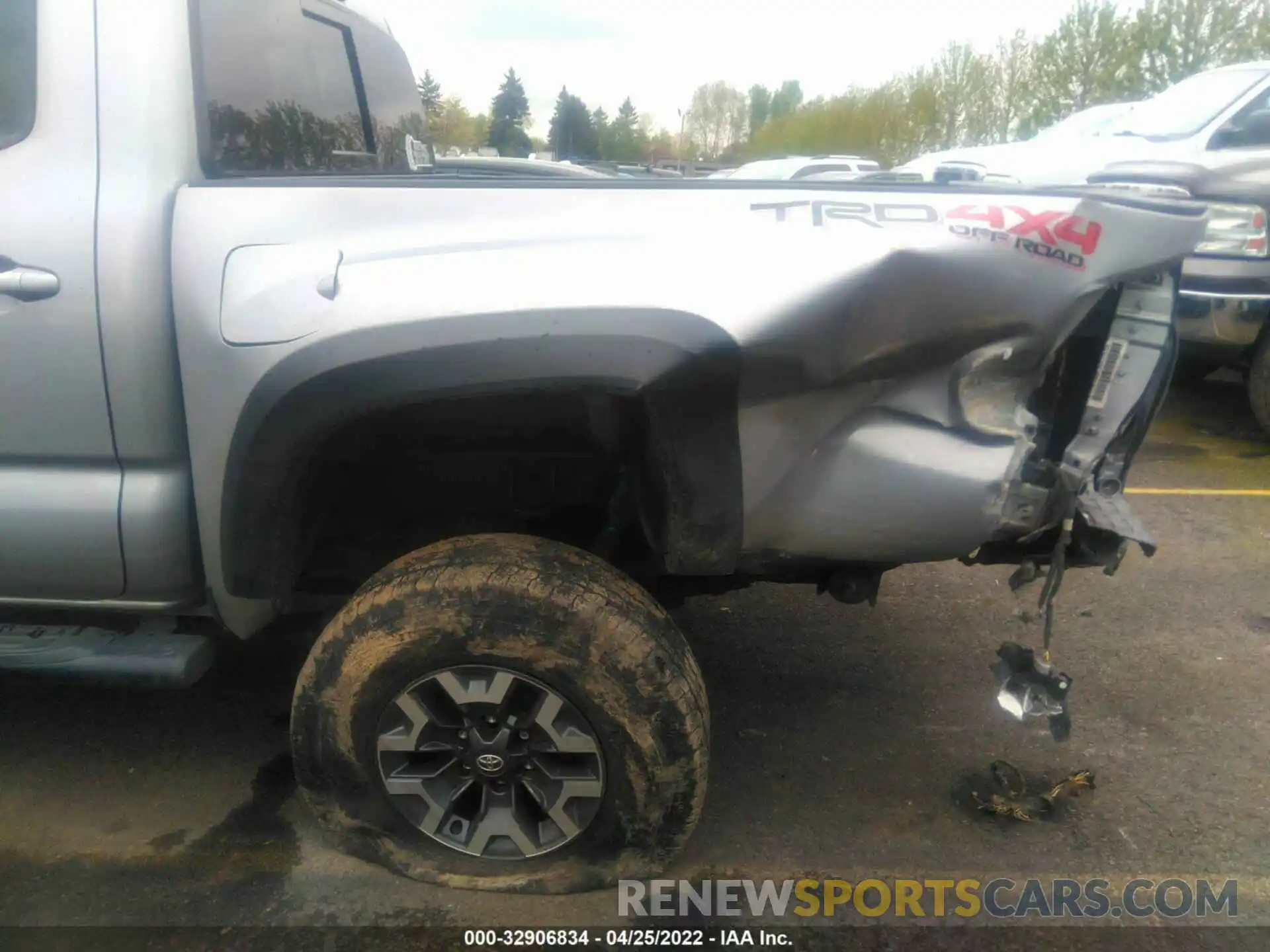 6 Photograph of a damaged car 3TMCZ5AN0LM296293 TOYOTA TACOMA 4WD 2020