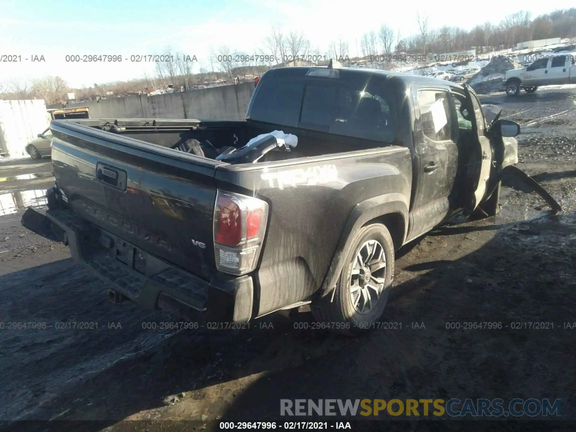 4 Photograph of a damaged car 3TMCZ5AN0LM301461 TOYOTA TACOMA 4WD 2020