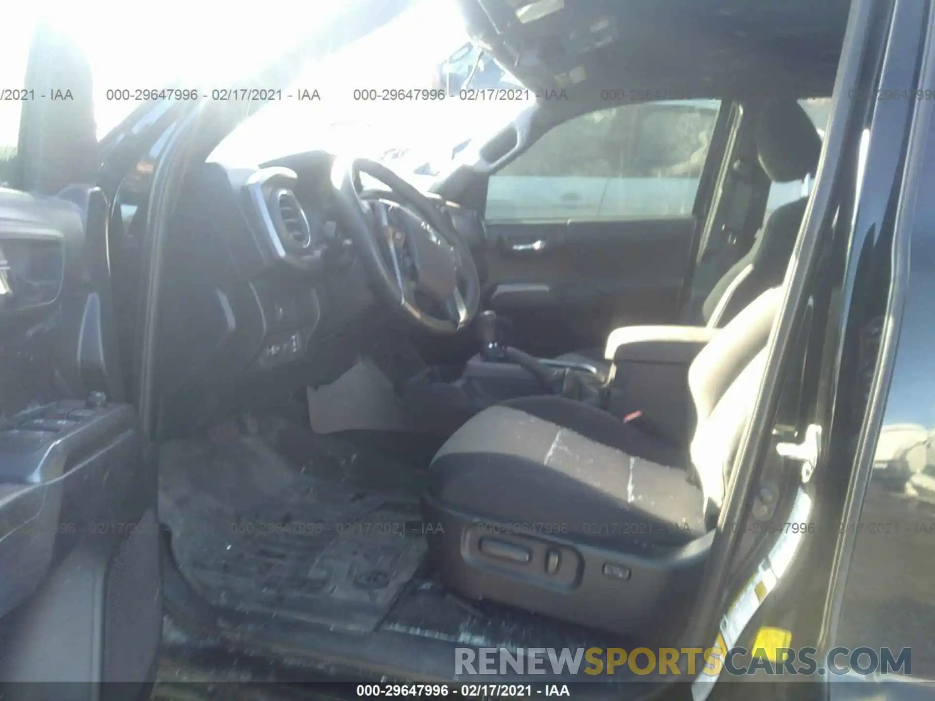 5 Photograph of a damaged car 3TMCZ5AN0LM301461 TOYOTA TACOMA 4WD 2020