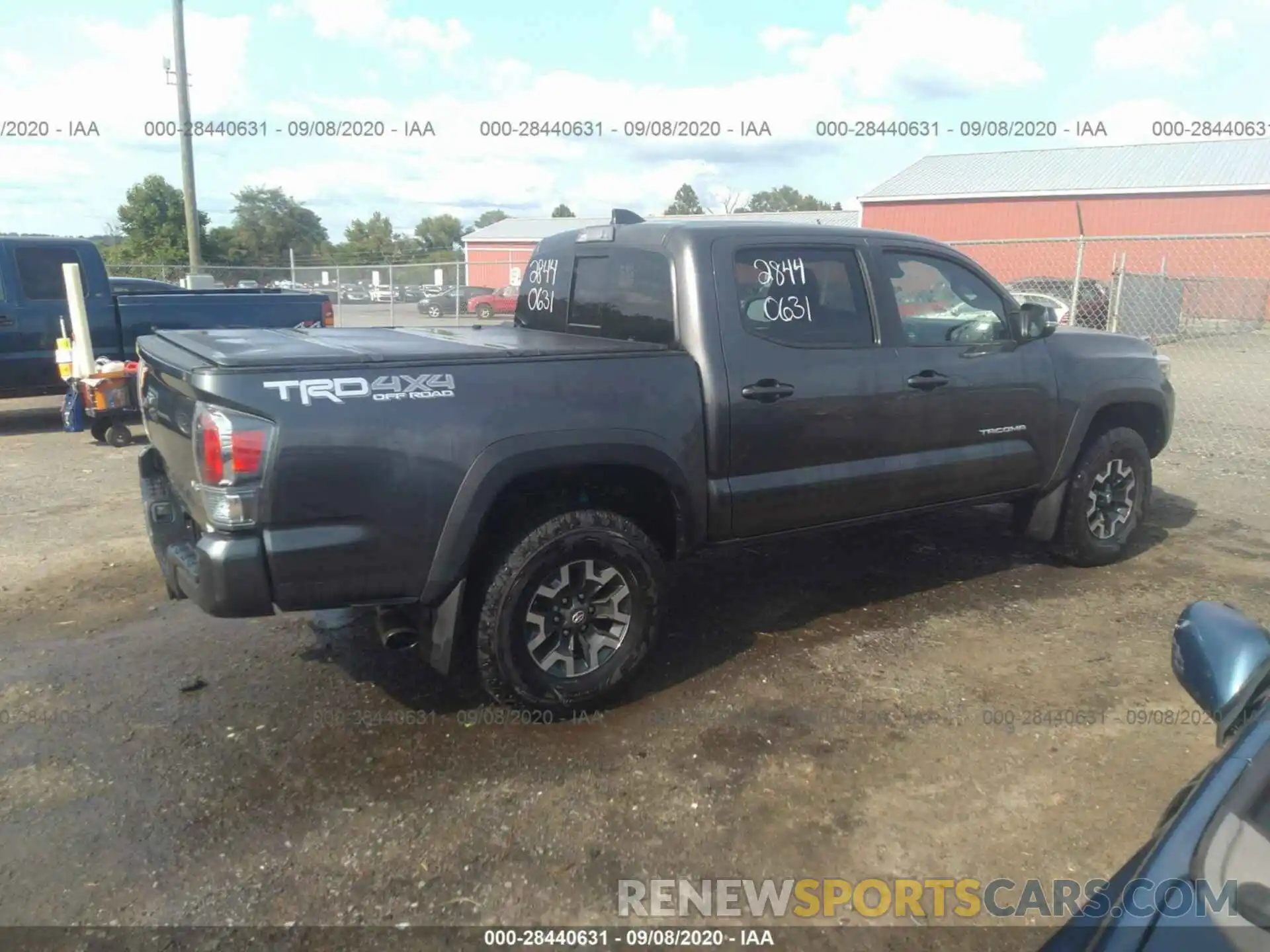 4 Photograph of a damaged car 3TMCZ5AN0LM310872 TOYOTA TACOMA 4WD 2020