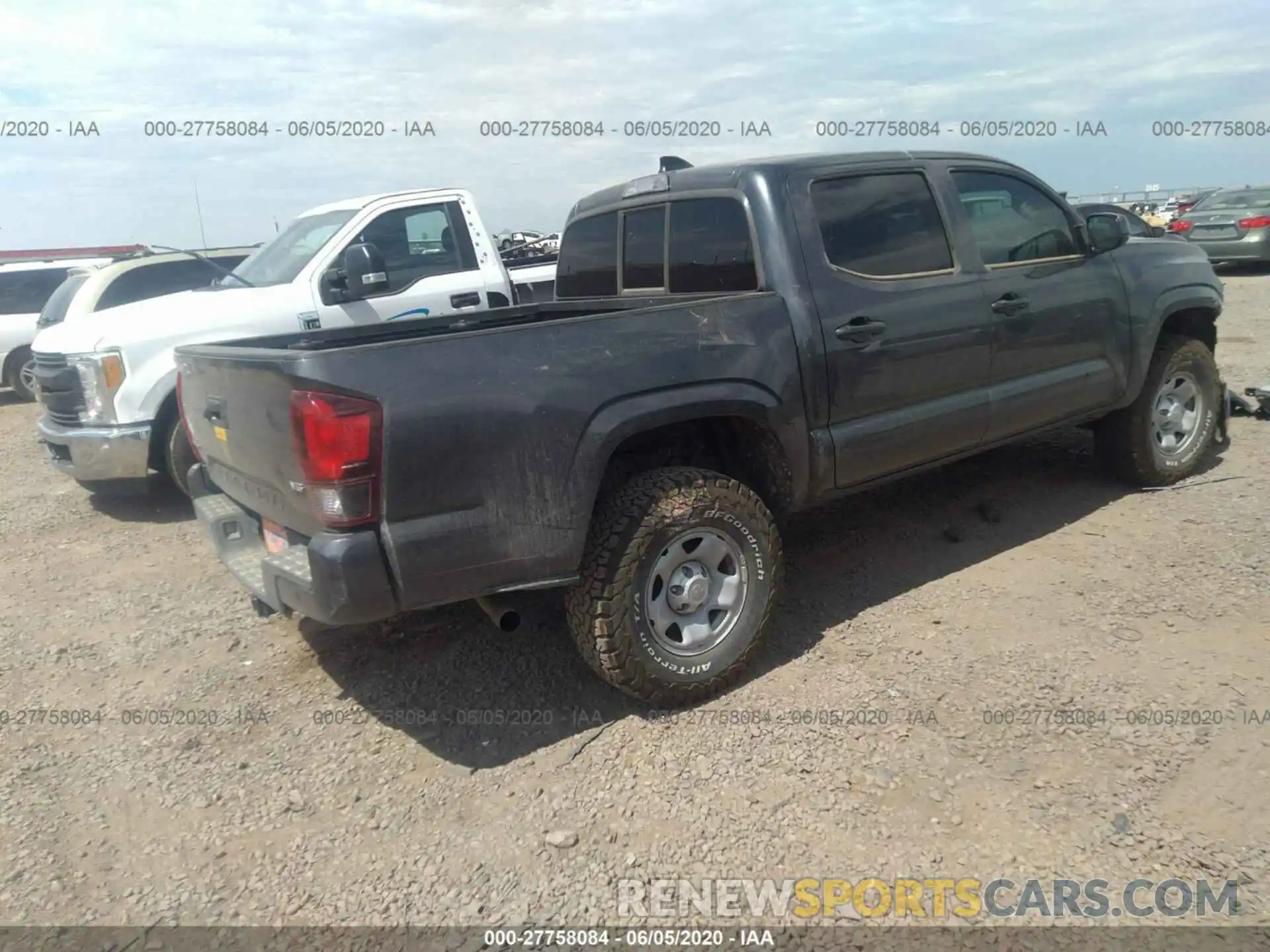 4 Photograph of a damaged car 3TMCZ5AN0LM316459 TOYOTA TACOMA 4WD 2020