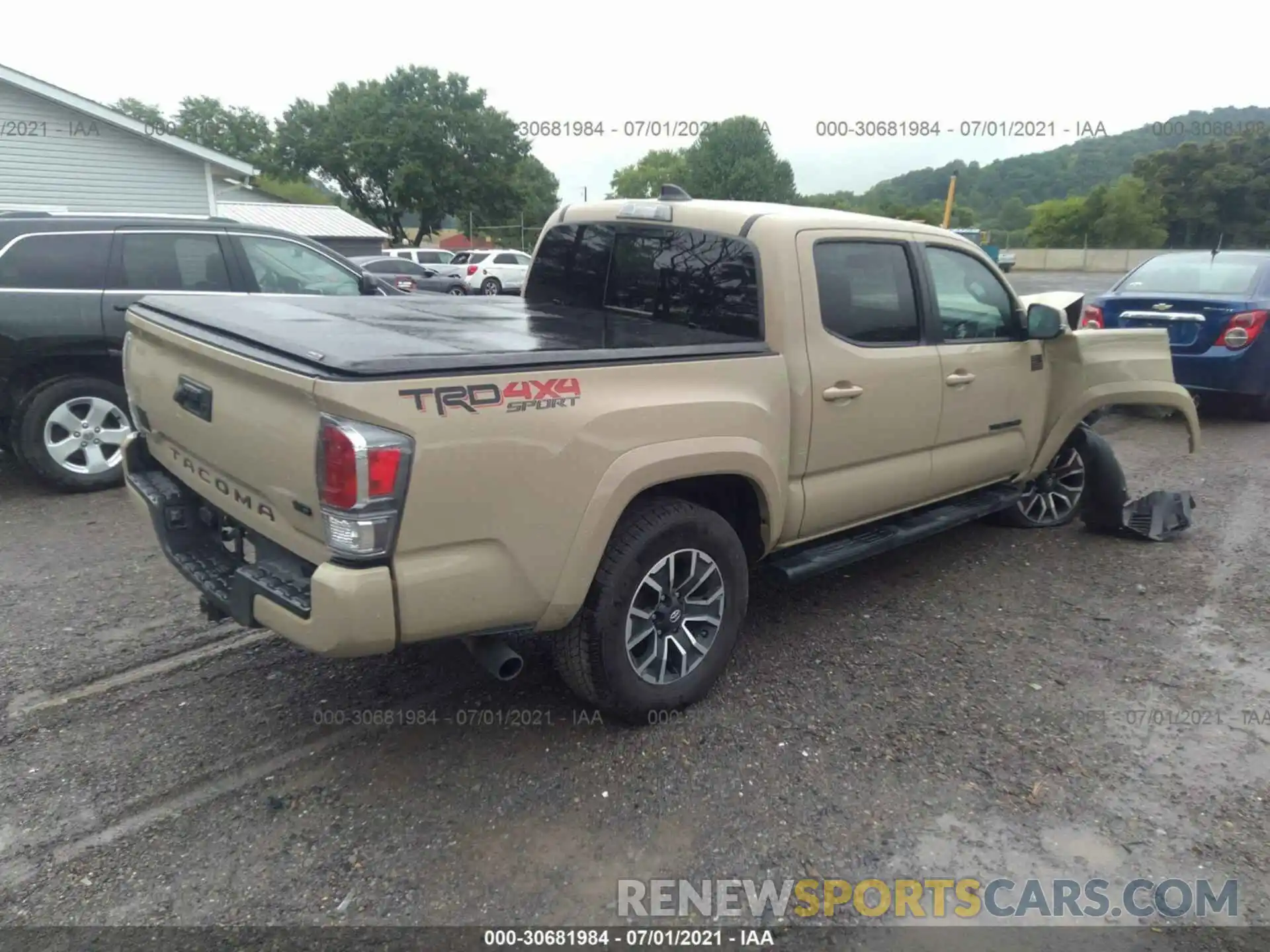 4 Photograph of a damaged car 3TMCZ5AN0LM322519 TOYOTA TACOMA 4WD 2020