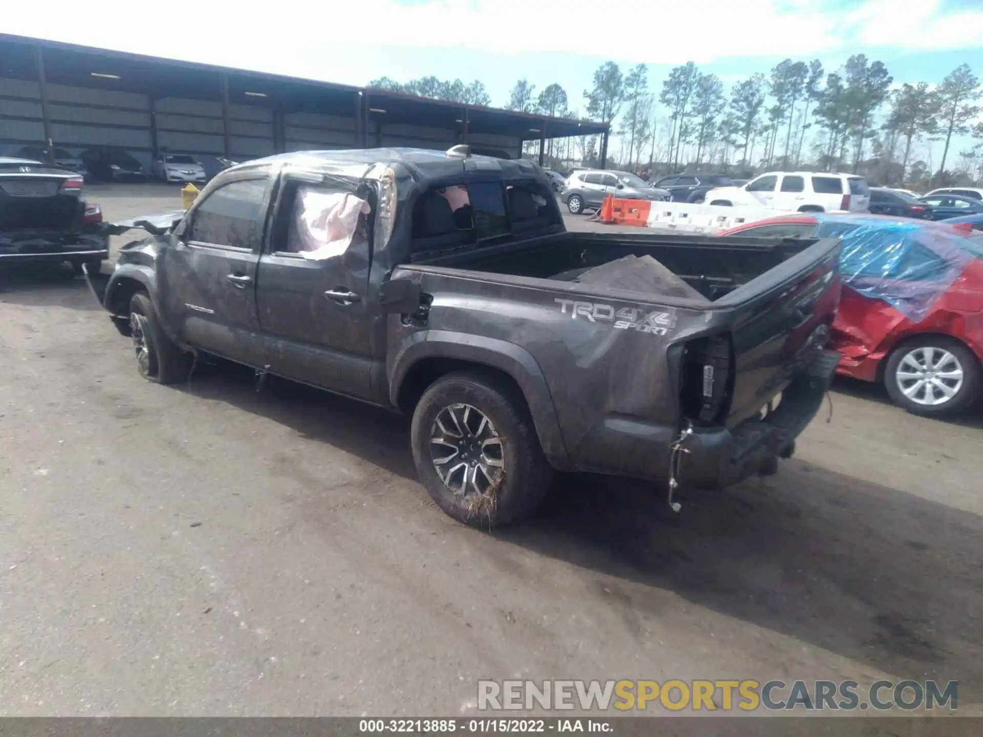 3 Фотография поврежденного автомобиля 3TMCZ5AN0LM327123 TOYOTA TACOMA 4WD 2020