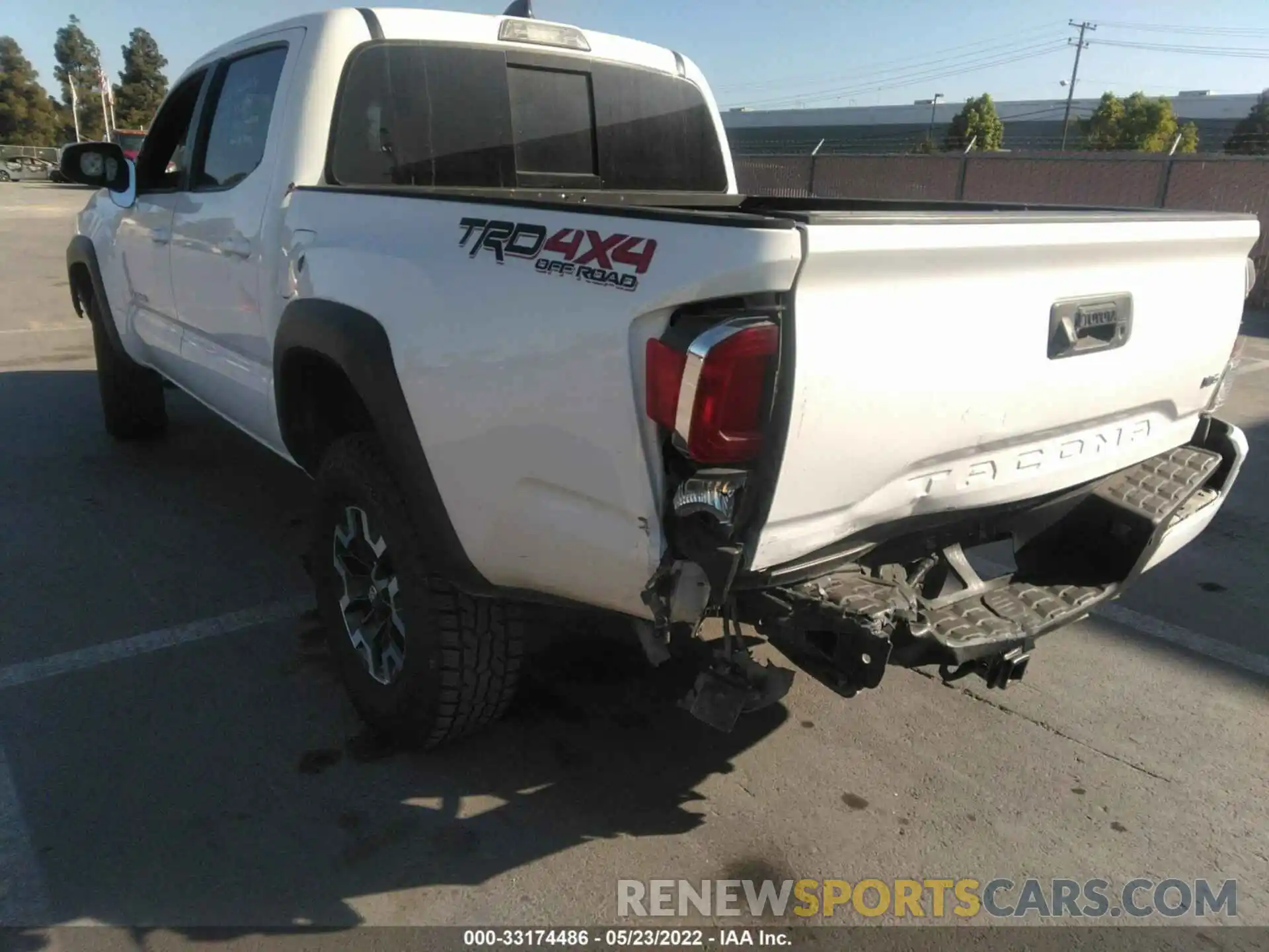 6 Photograph of a damaged car 3TMCZ5AN0LM330443 TOYOTA TACOMA 4WD 2020