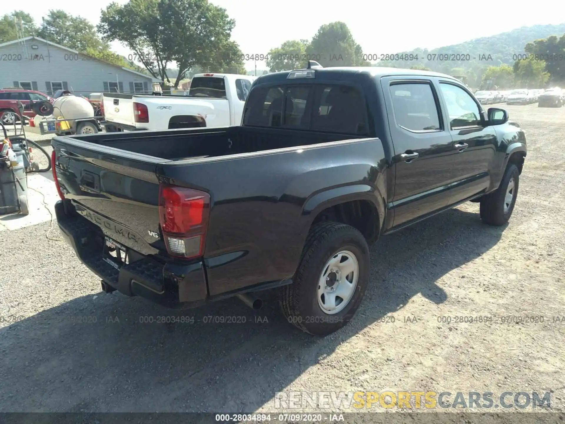 4 Photograph of a damaged car 3TMCZ5AN0LM331088 TOYOTA TACOMA 4WD 2020