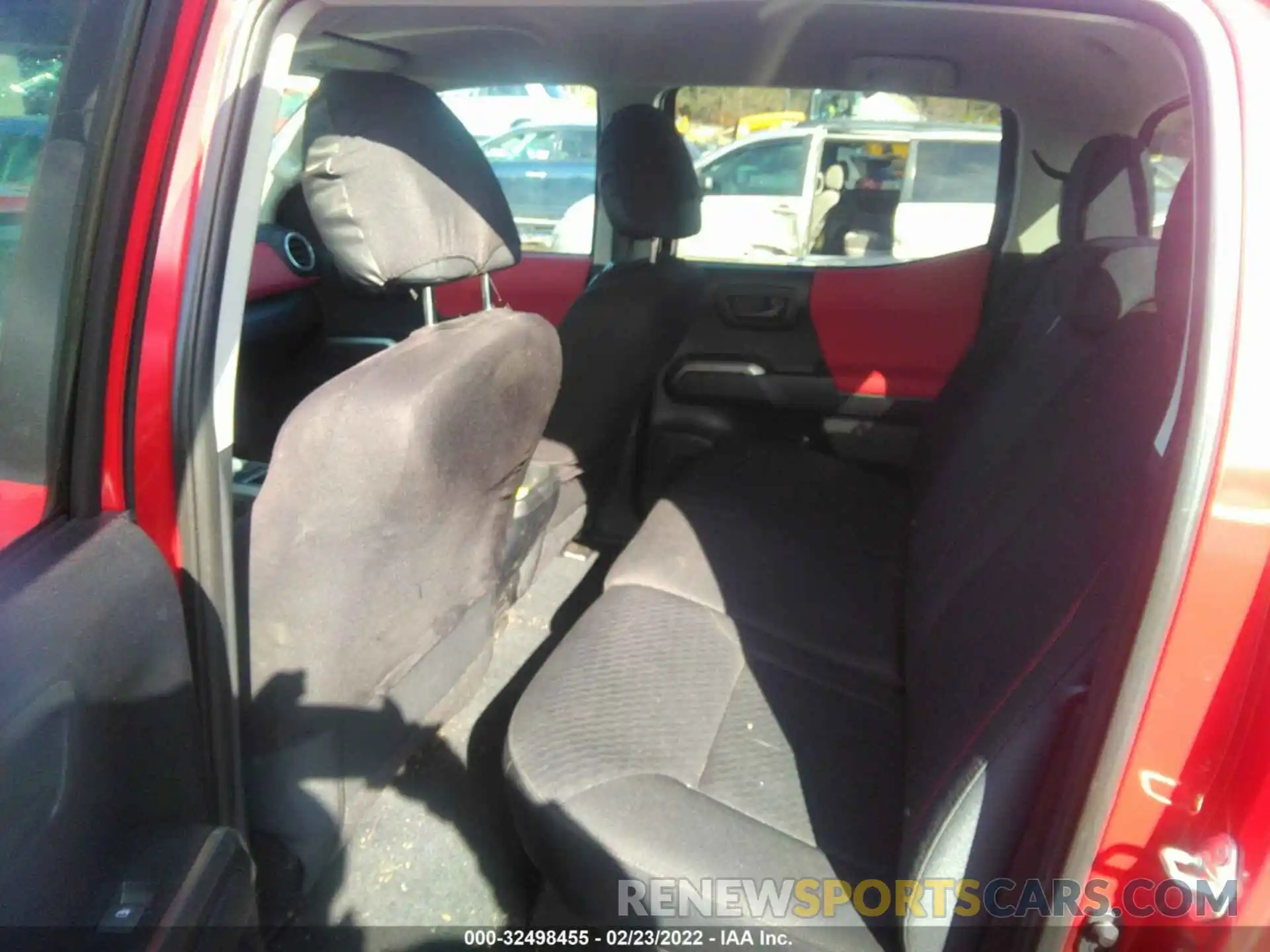 8 Photograph of a damaged car 3TMCZ5AN0LM338817 TOYOTA TACOMA 4WD 2020