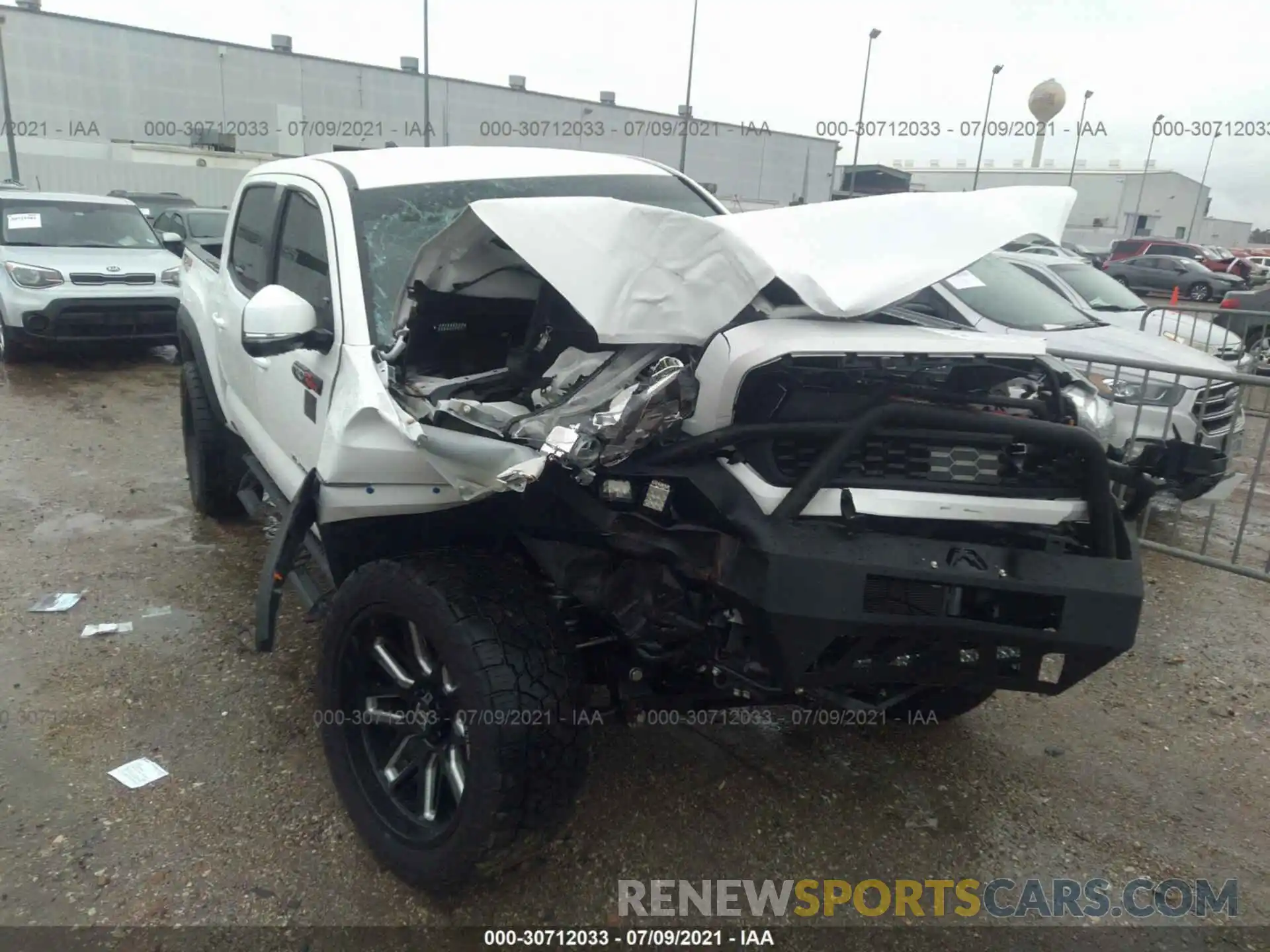 1 Photograph of a damaged car 3TMCZ5AN0LM343998 TOYOTA TACOMA 4WD 2020