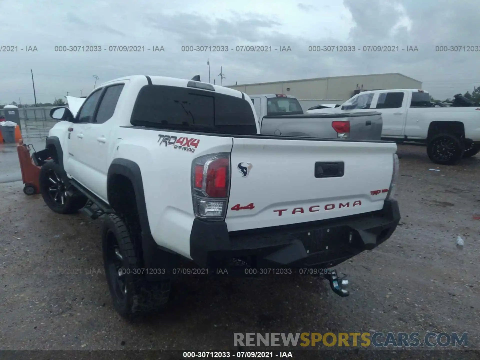 3 Photograph of a damaged car 3TMCZ5AN0LM343998 TOYOTA TACOMA 4WD 2020