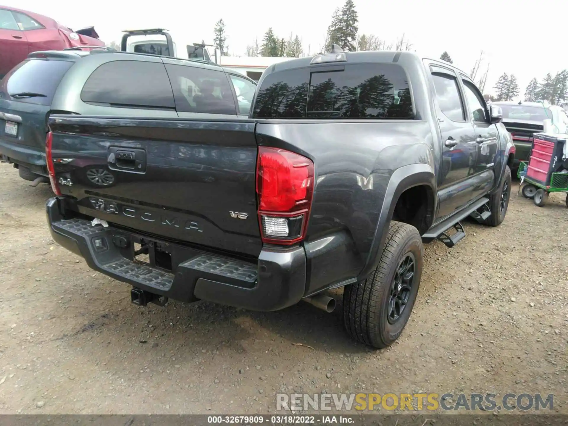 4 Photograph of a damaged car 3TMCZ5AN0LM346044 TOYOTA TACOMA 4WD 2020