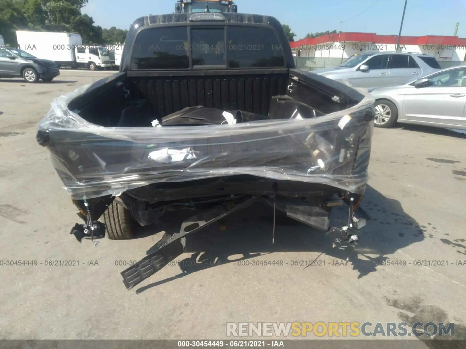 5 Photograph of a damaged car 3TMCZ5AN0LM352989 TOYOTA TACOMA 4WD 2020